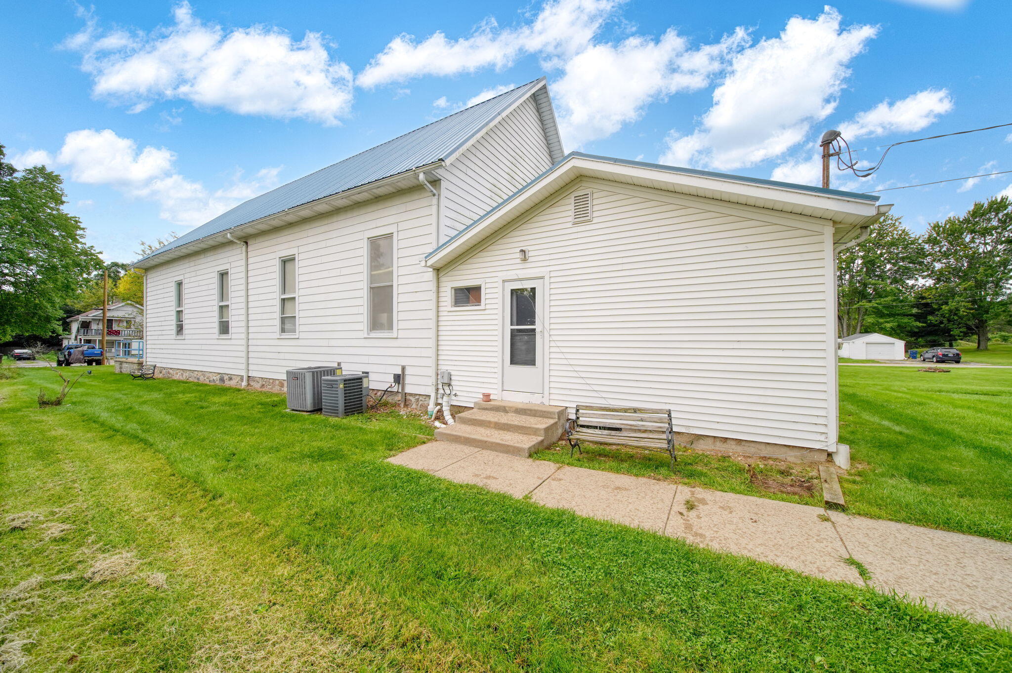 106 E Commercial Street Property Photo 30