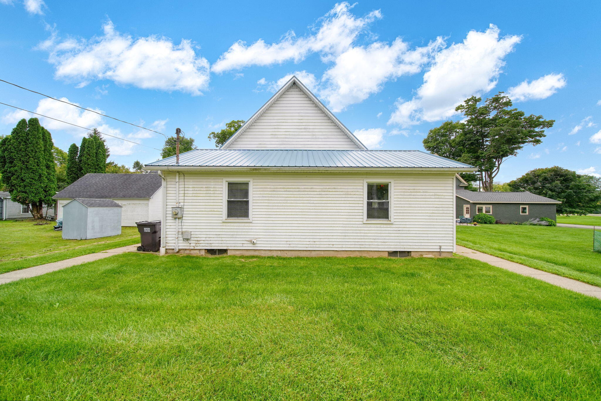 106 E Commercial Street Property Photo 31