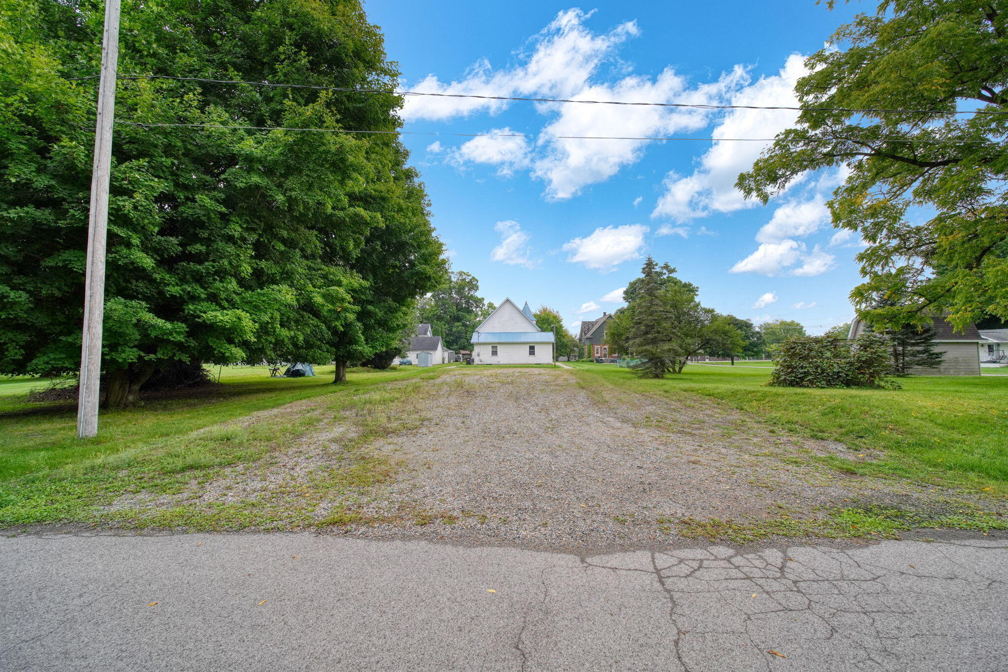 106 E Commercial Street Property Photo 32