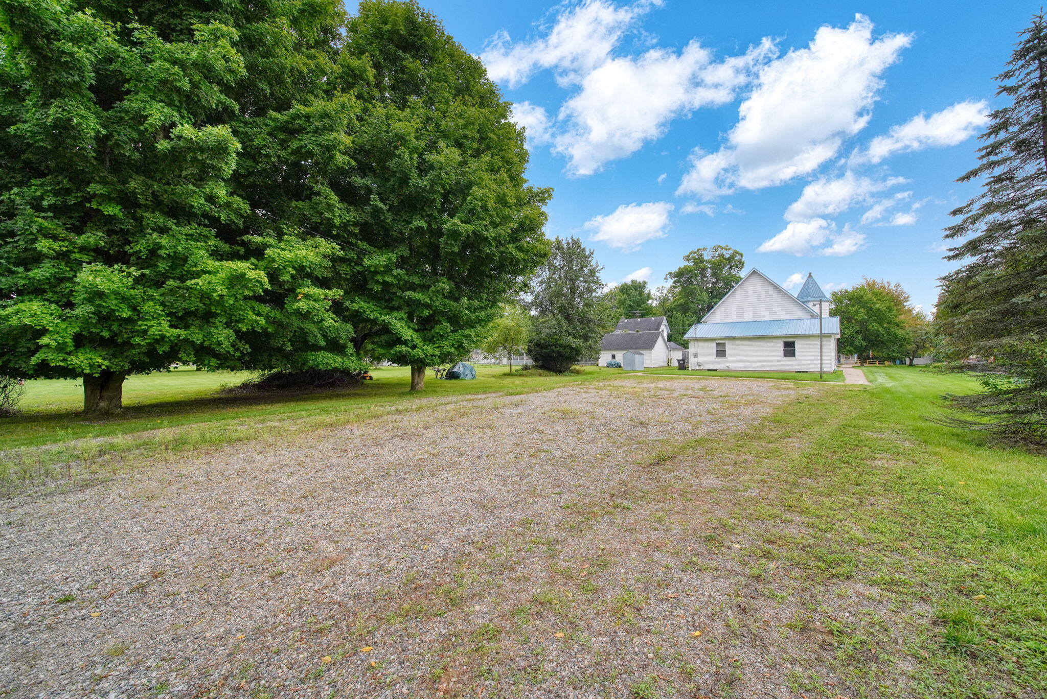 106 E Commercial Street Property Photo 33