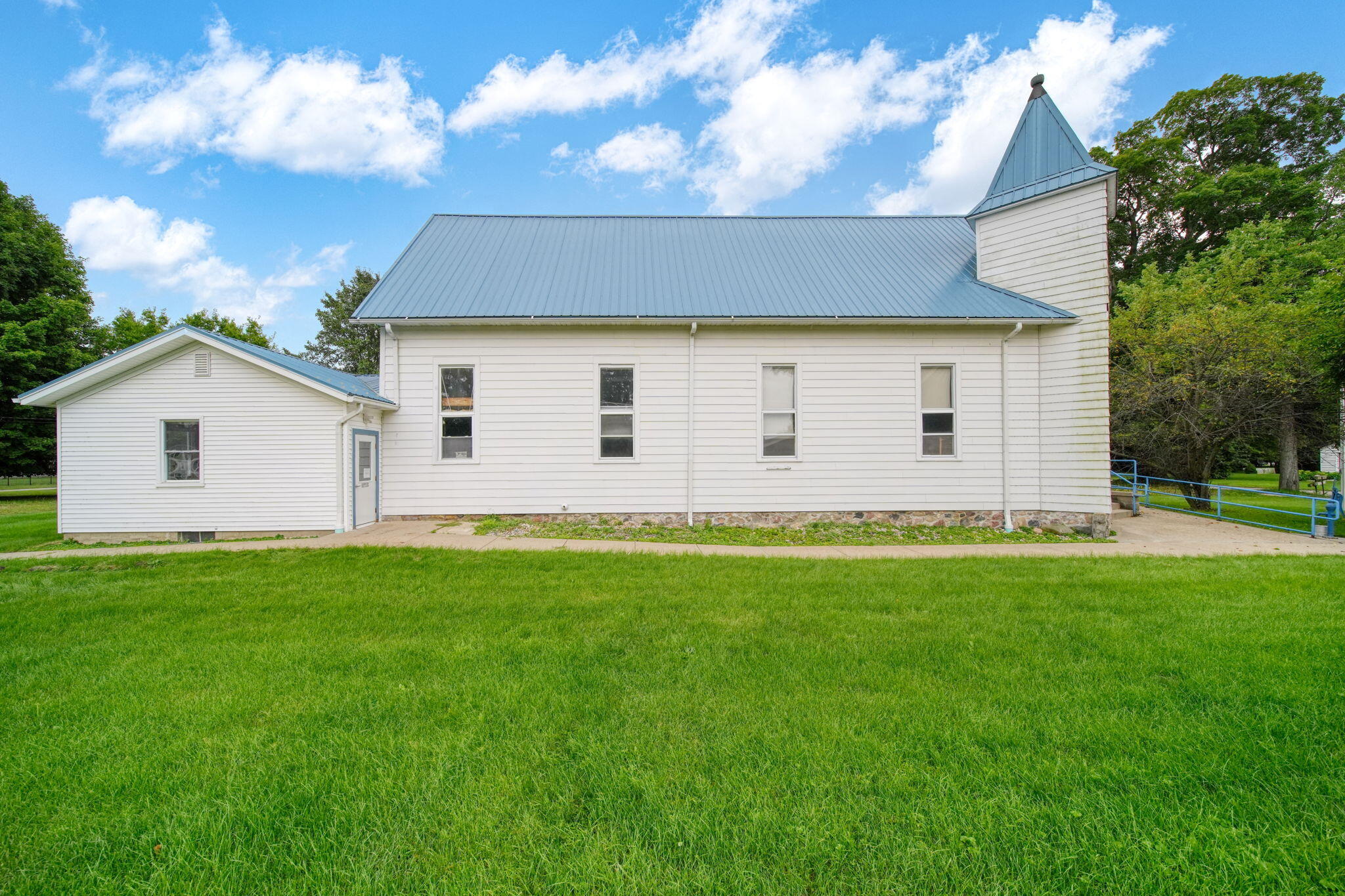 106 E Commercial Street Property Photo 35