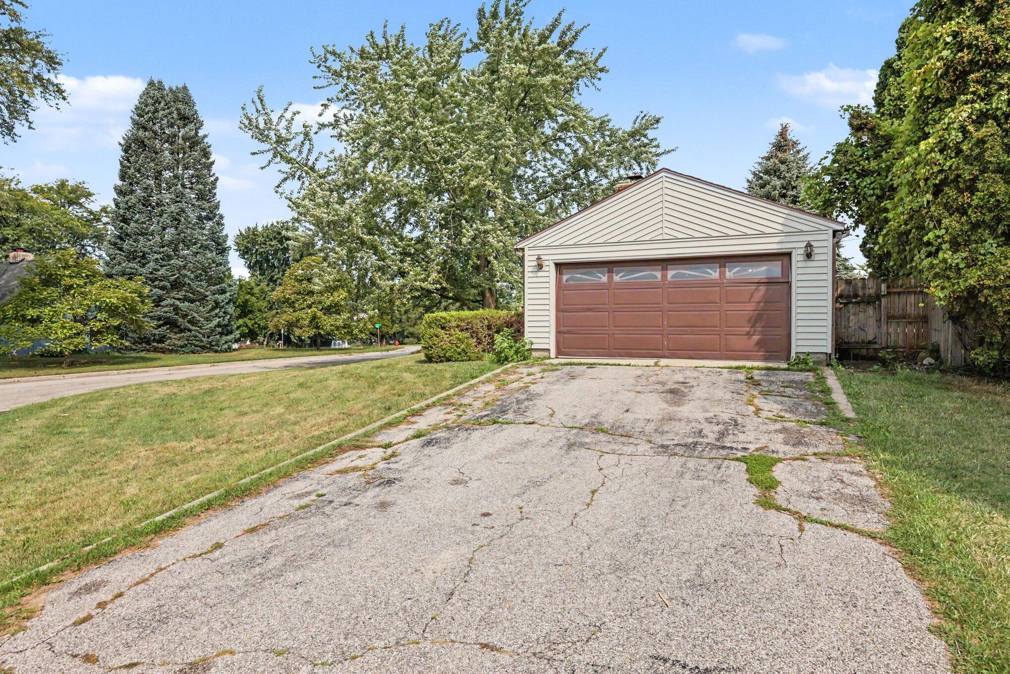 736 N Michigan Street Property Photo 4