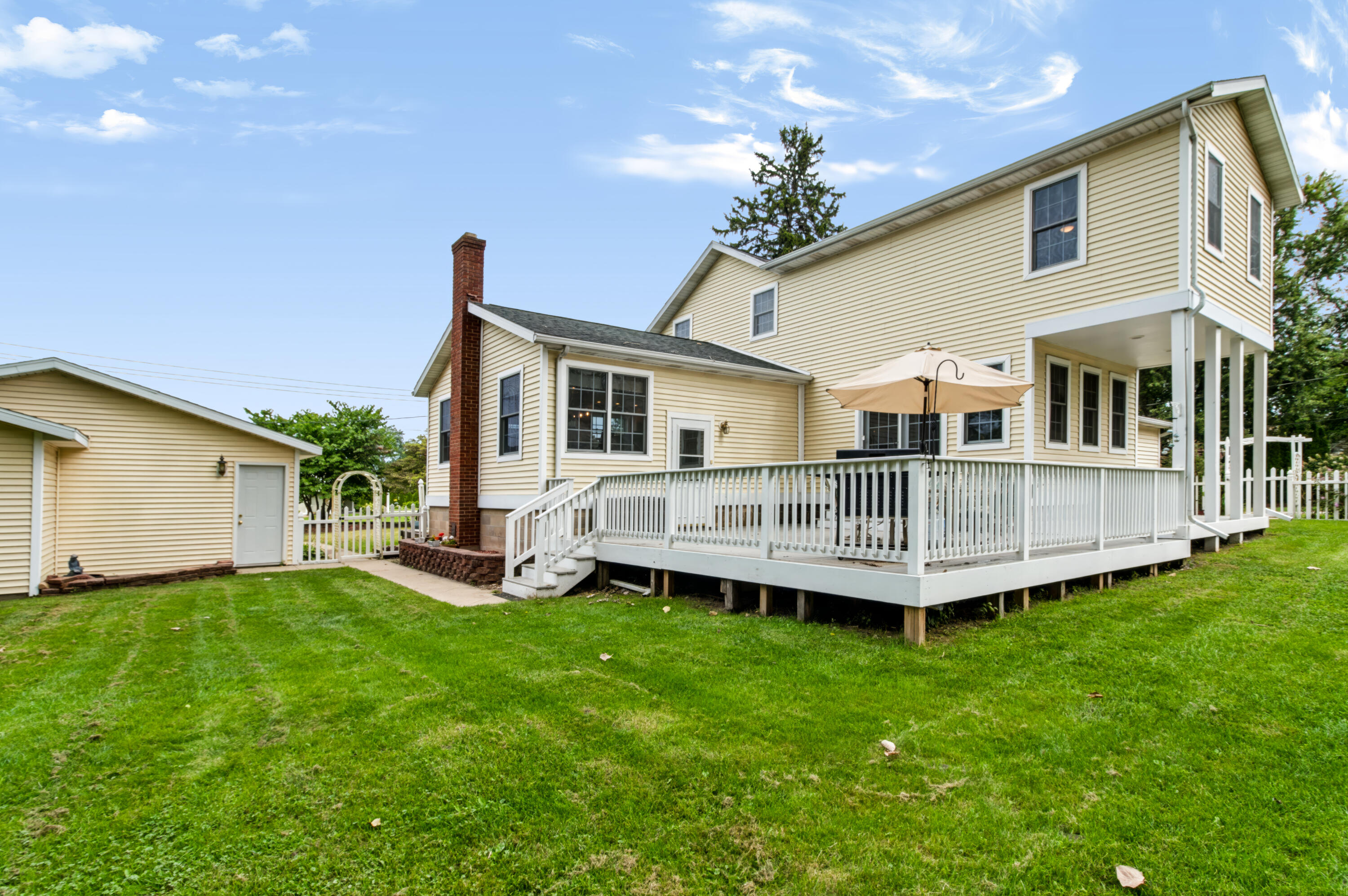 404 S Berrien Street Property Photo 27