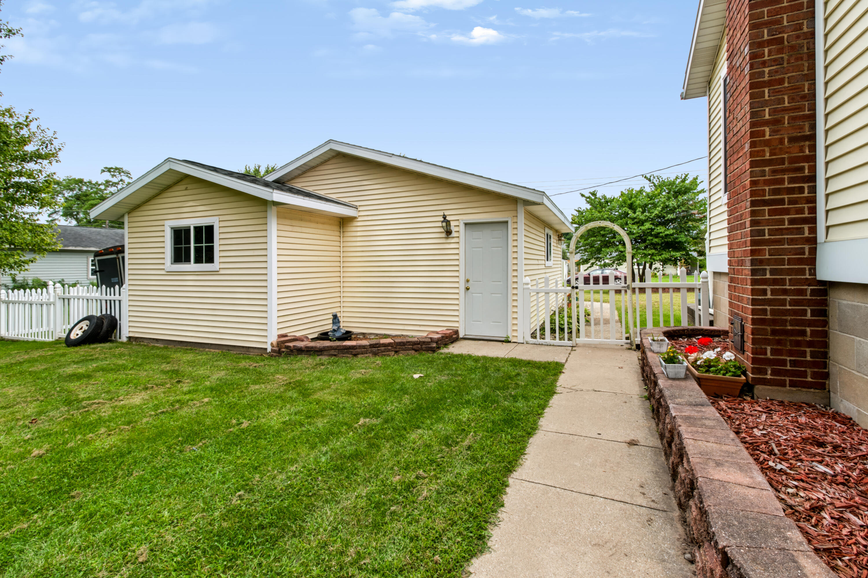 404 S Berrien Street Property Photo 33