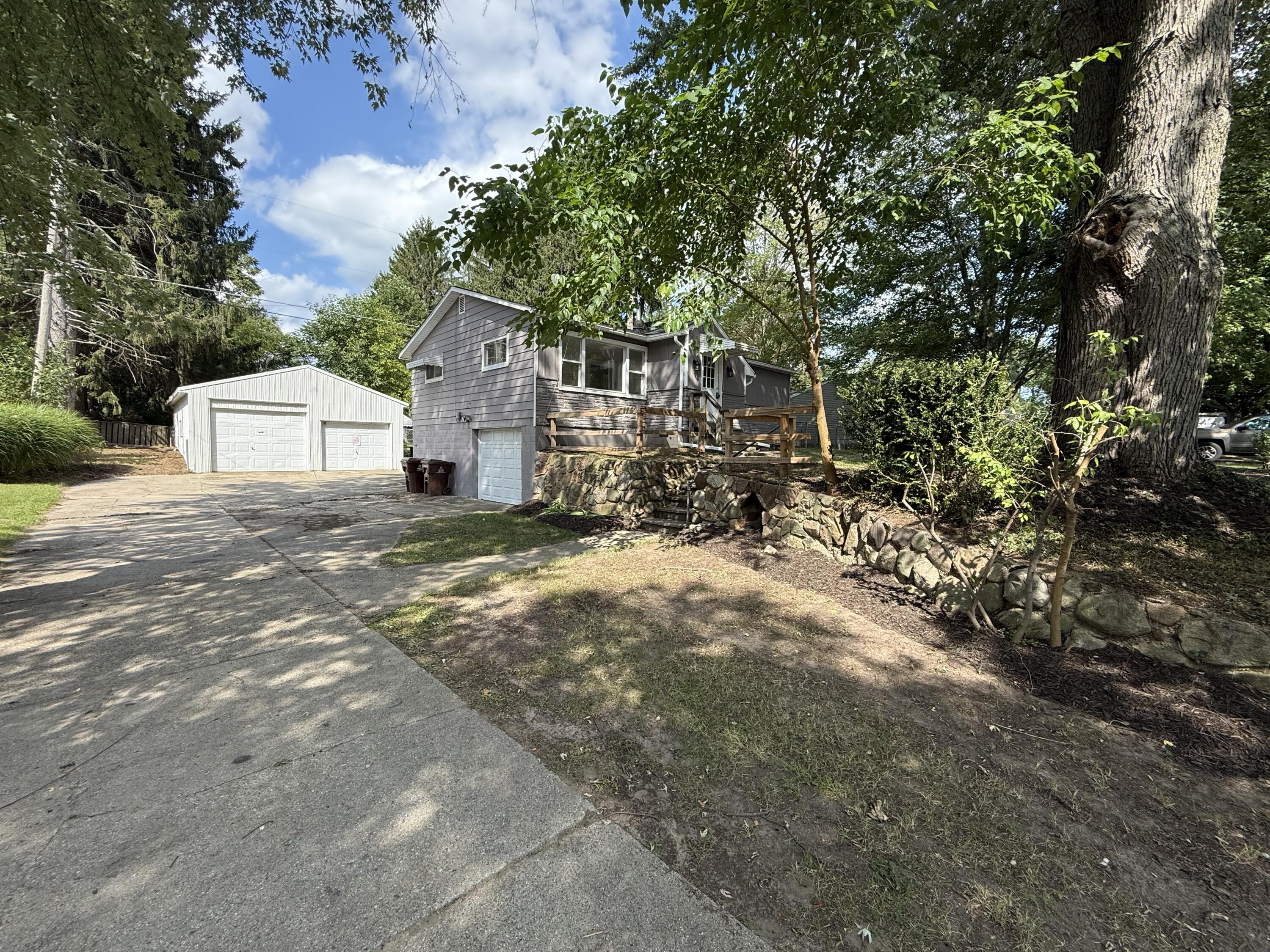 9470 Peck Road Property Photo 4
