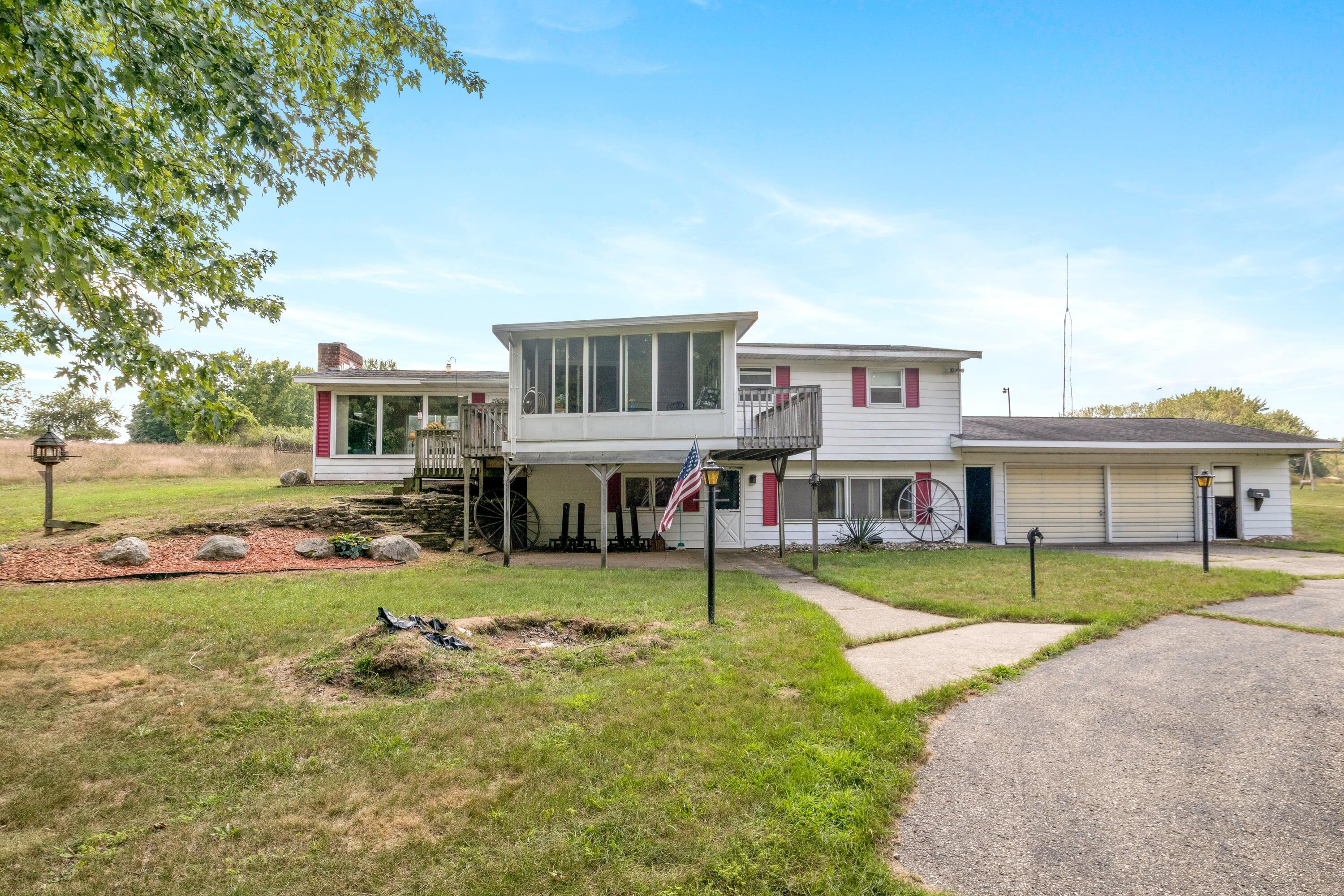 5221 S Maple Island Road Property Photo 1