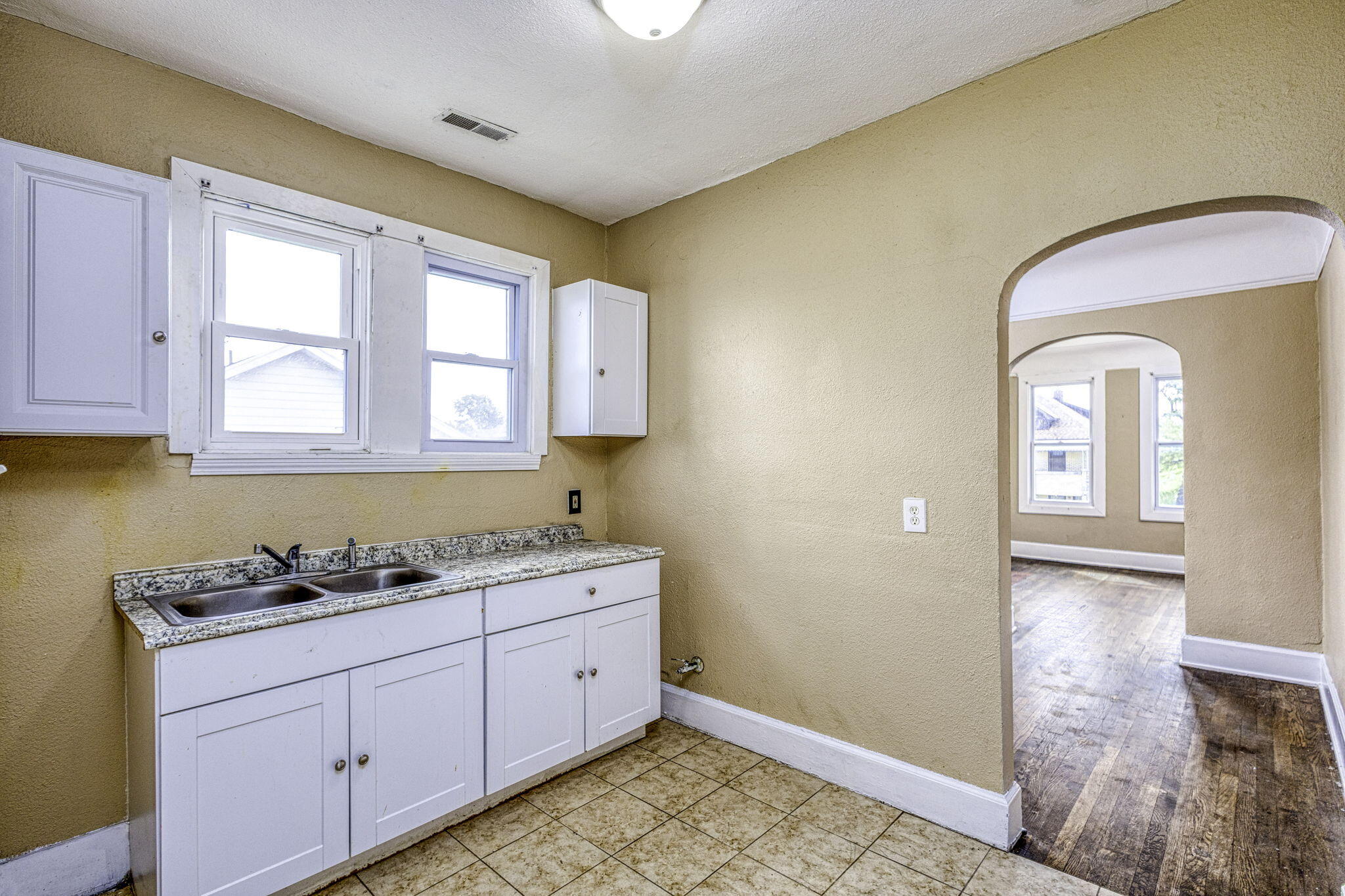 2952 Waverly Street 2e Property Photo 4