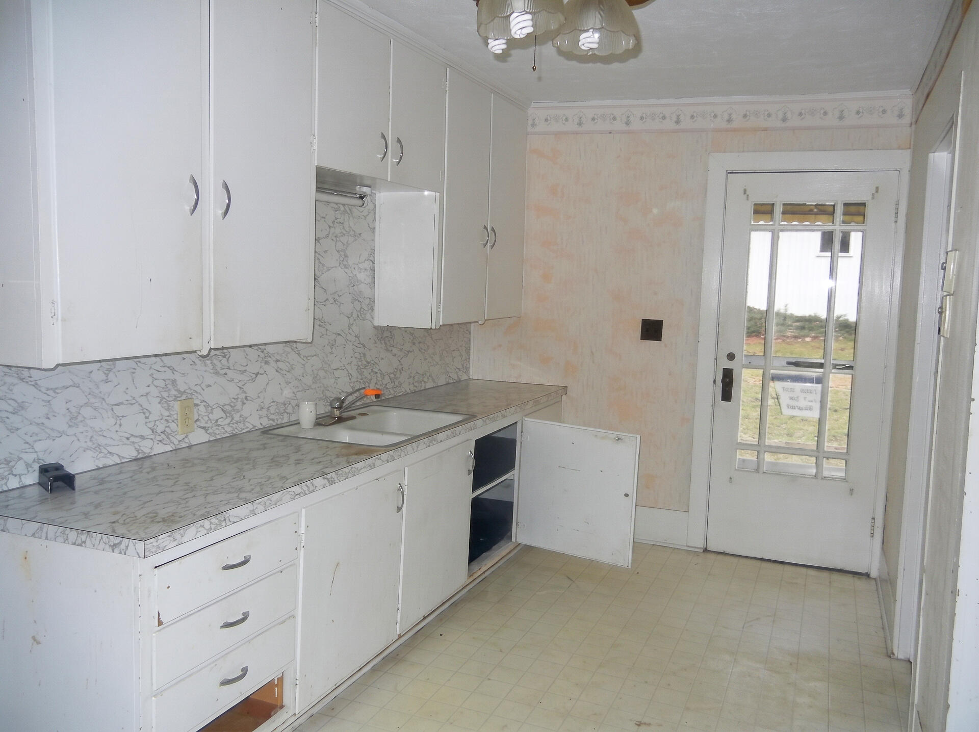 150 N Kingsbury Avenue Property Photo 4