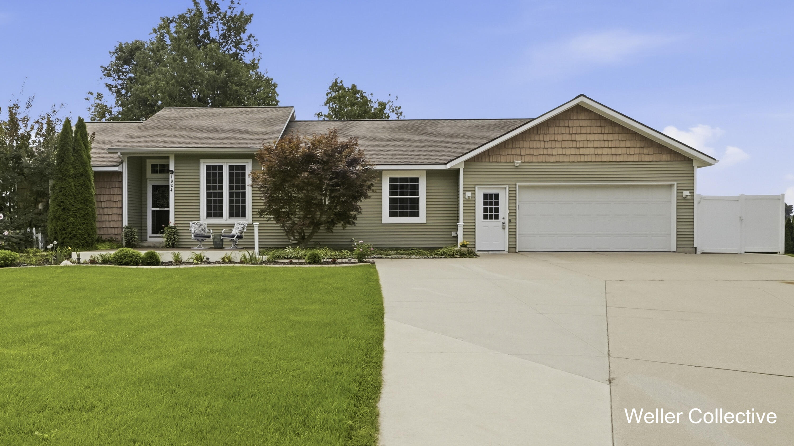 1924 Cedarbrook Drive Property Photo 2