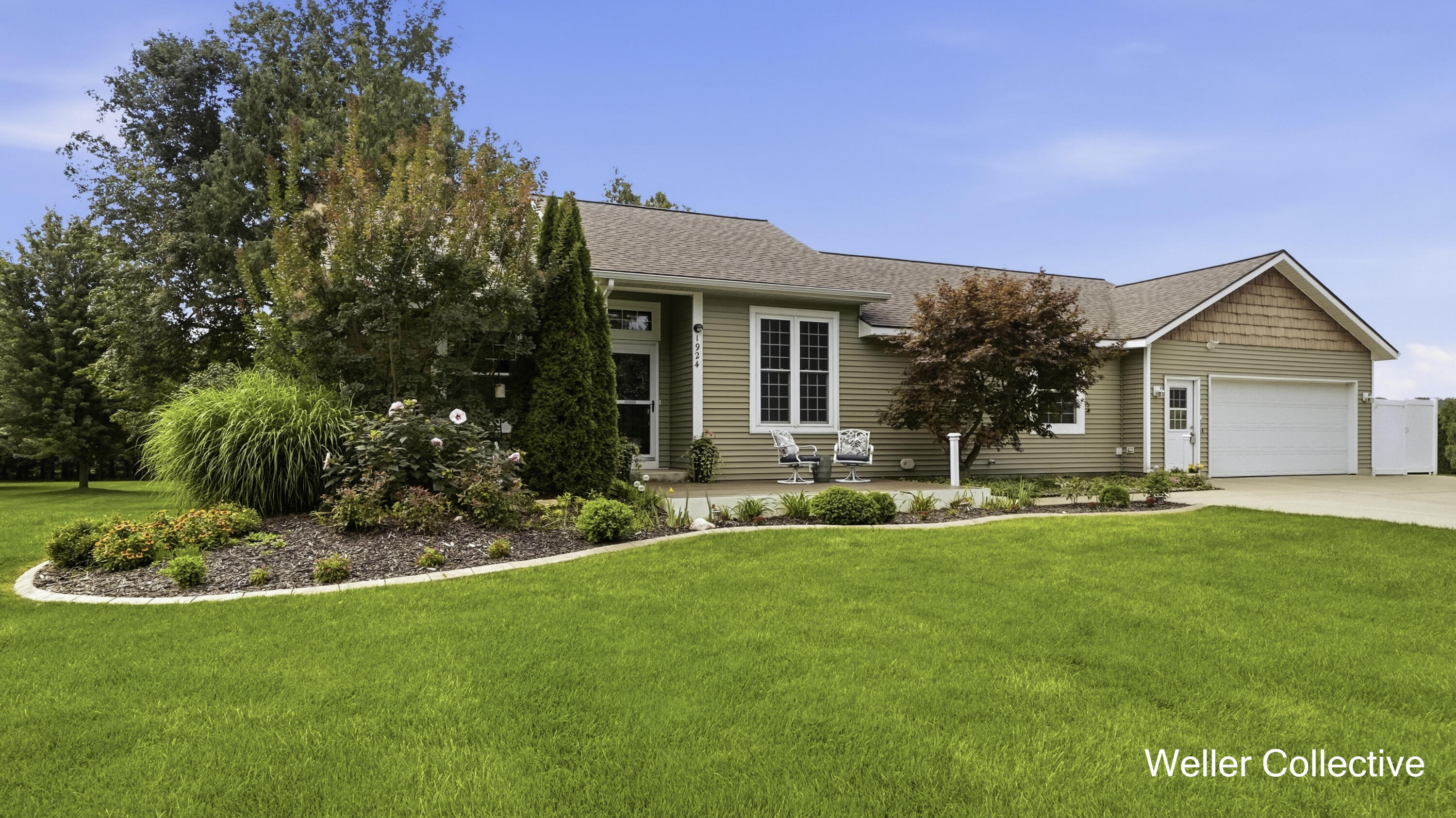 1924 Cedarbrook Drive Property Photo 3