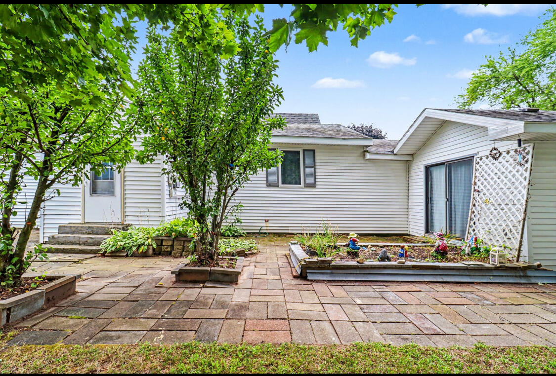 323 Evergreen Street Property Photo 5