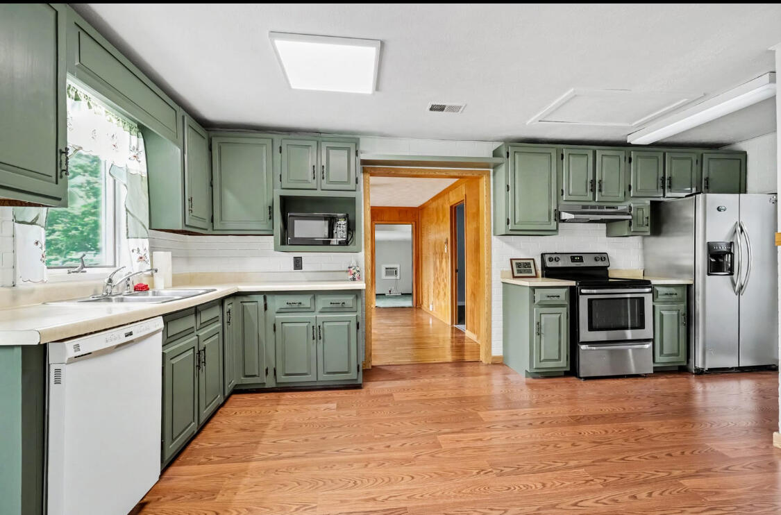 323 Evergreen Street Property Photo 7