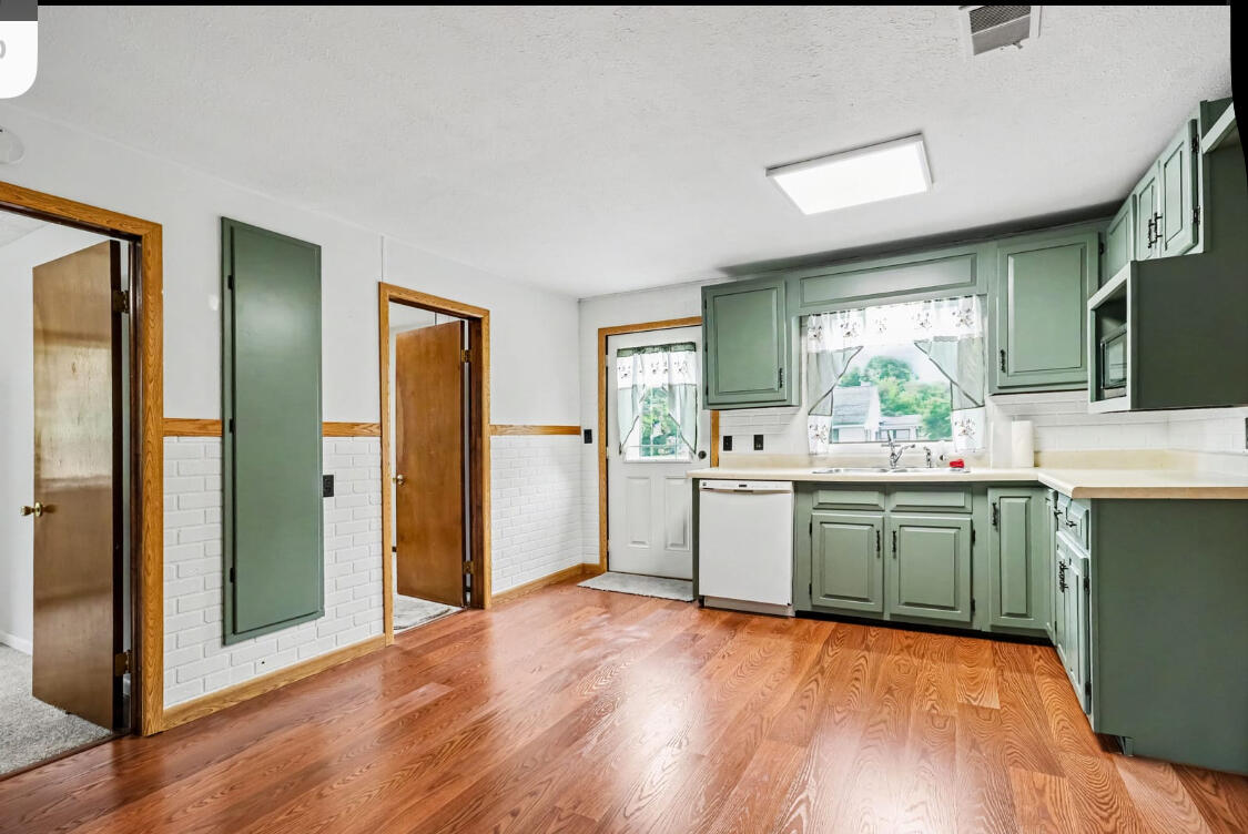 323 Evergreen Street Property Photo 8