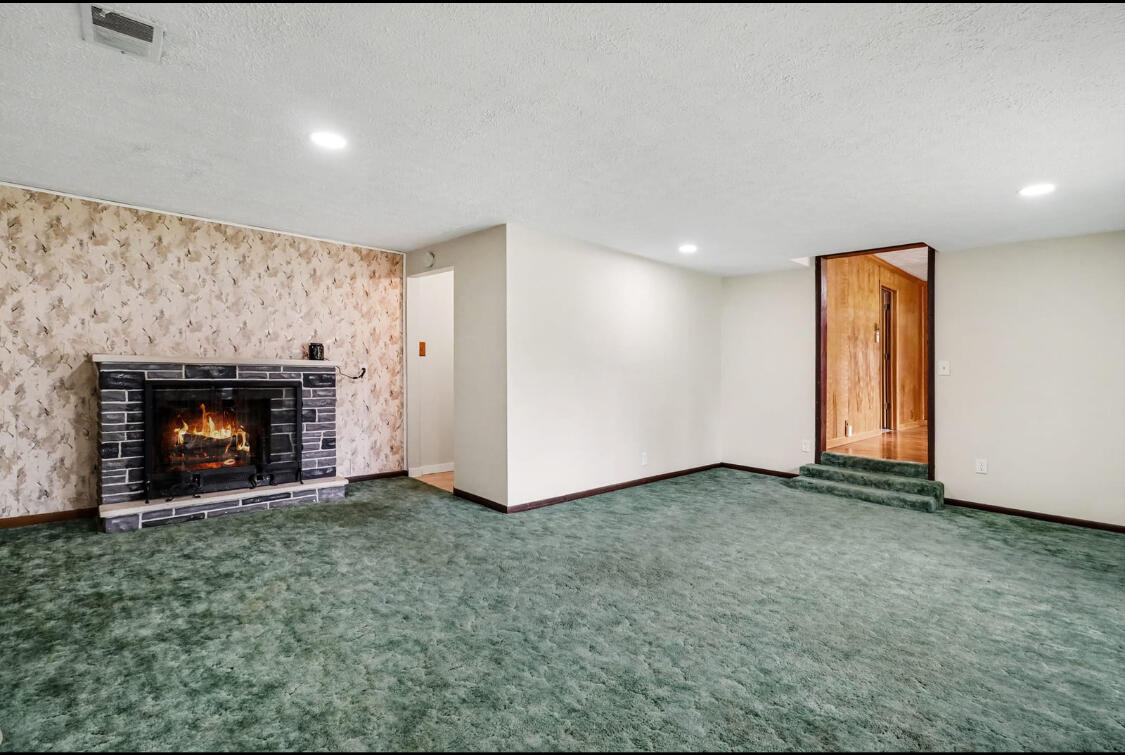 323 Evergreen Street Property Photo 11