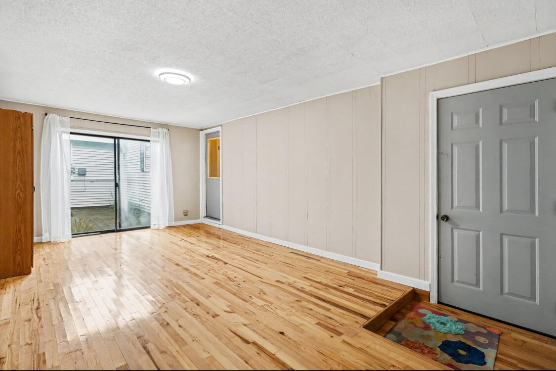 323 Evergreen Street Property Photo 14