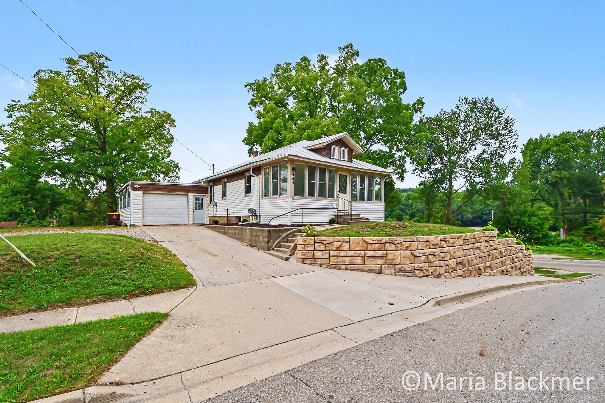 447 Baldie Street Property Photo 3