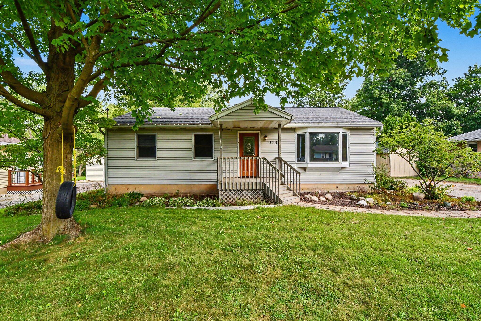 2146 Engleside Drive Se Property Photo 1