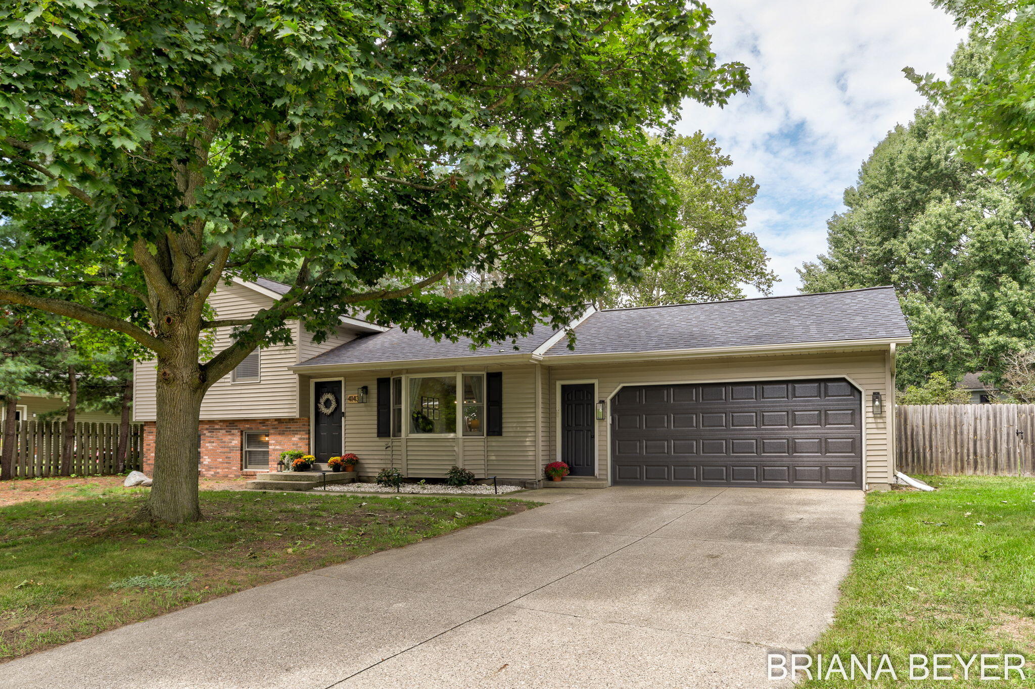 4143 Dennis Court Property Photo 1