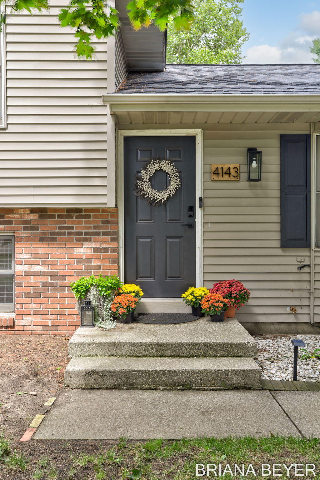 4143 Dennis Court Property Photo 2