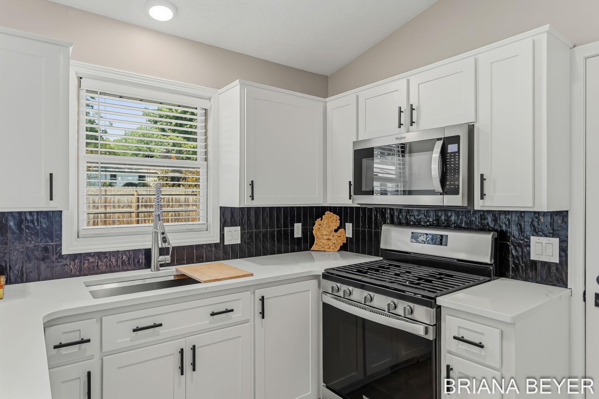 4143 Dennis Court Property Photo 7
