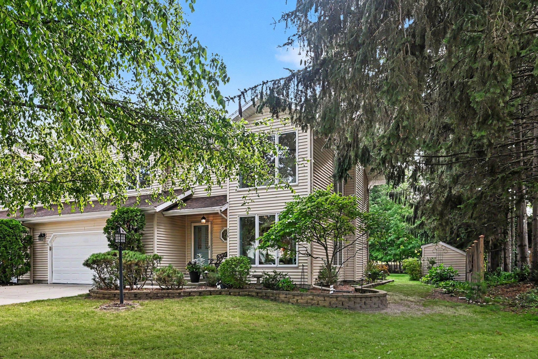 776 North Shore Drive Property Photo 1