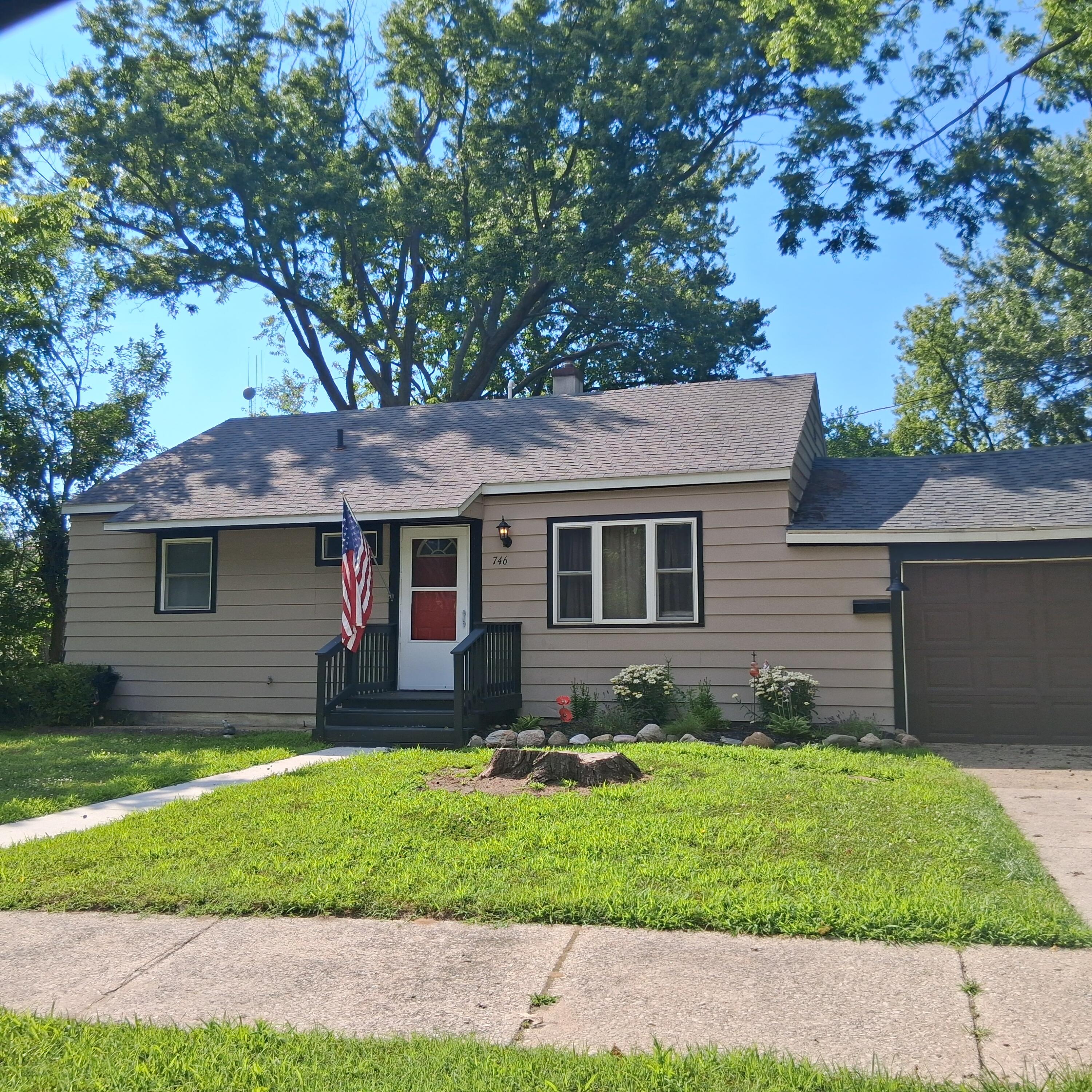 746 Hiways Avenue Property Photo 2