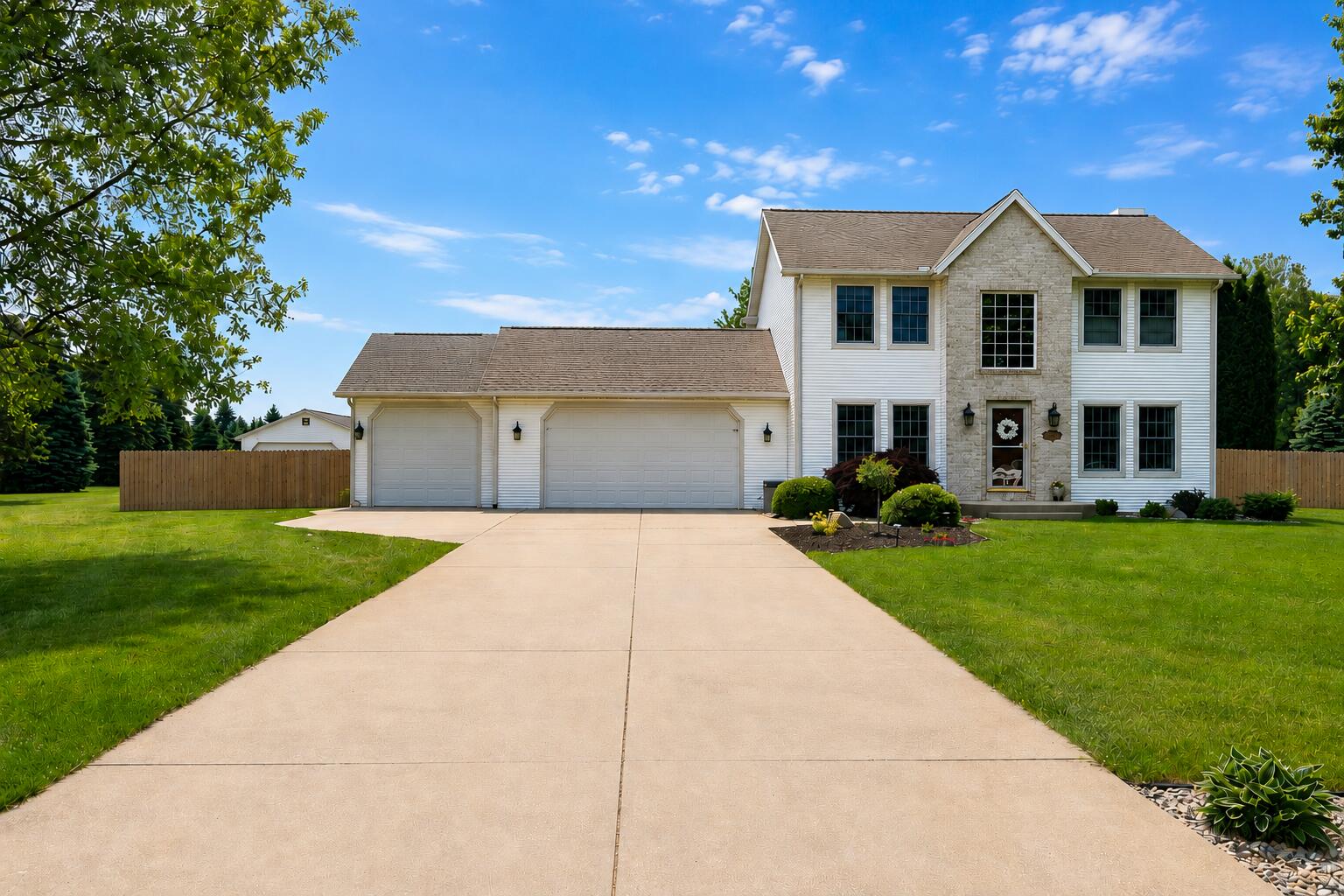 47679 Woodfield Drive Property Photo 1