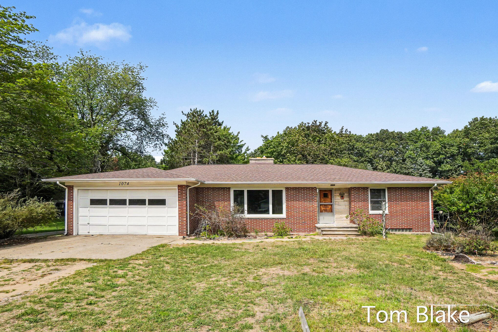 1074 Hendrick Road Property Photo 1