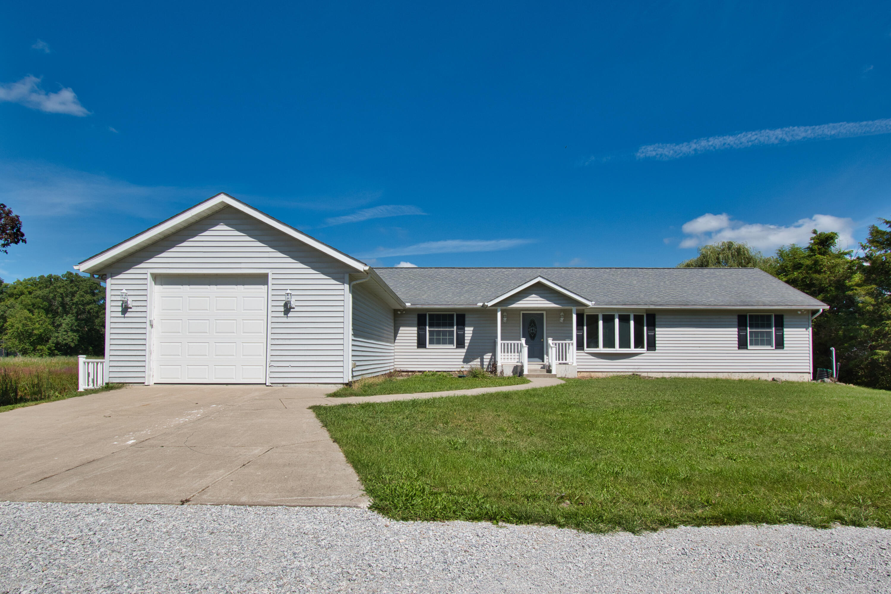 22244 Us-12 Property Photo 1