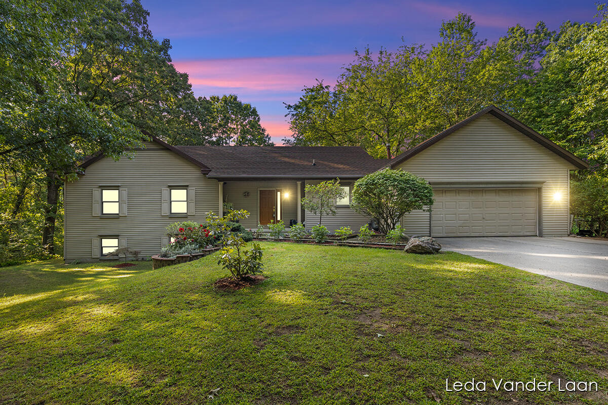 9520 Hidden Bluff Drive Ne Property Photo 1