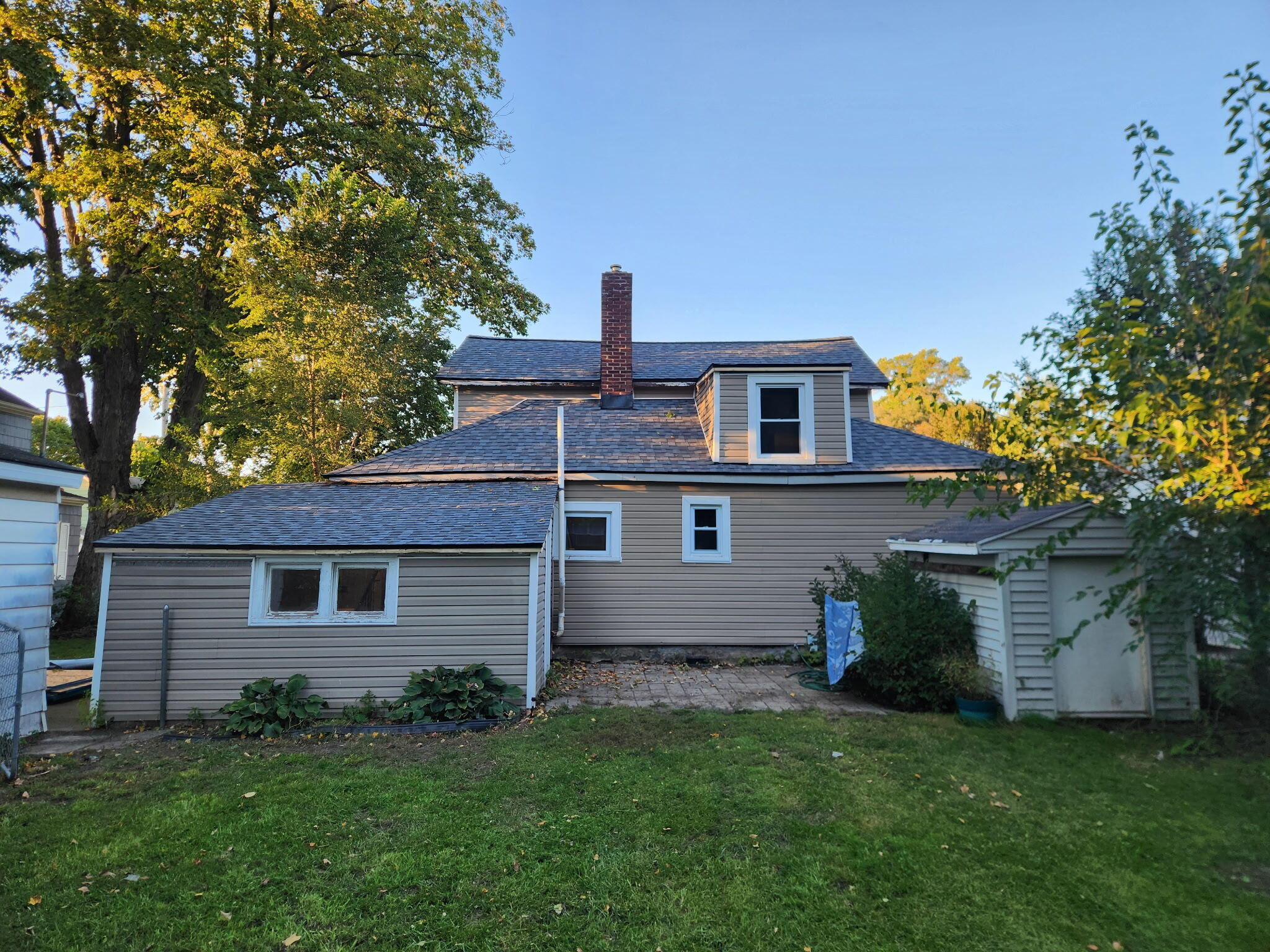 130 E Sycamore Street Property Photo 2