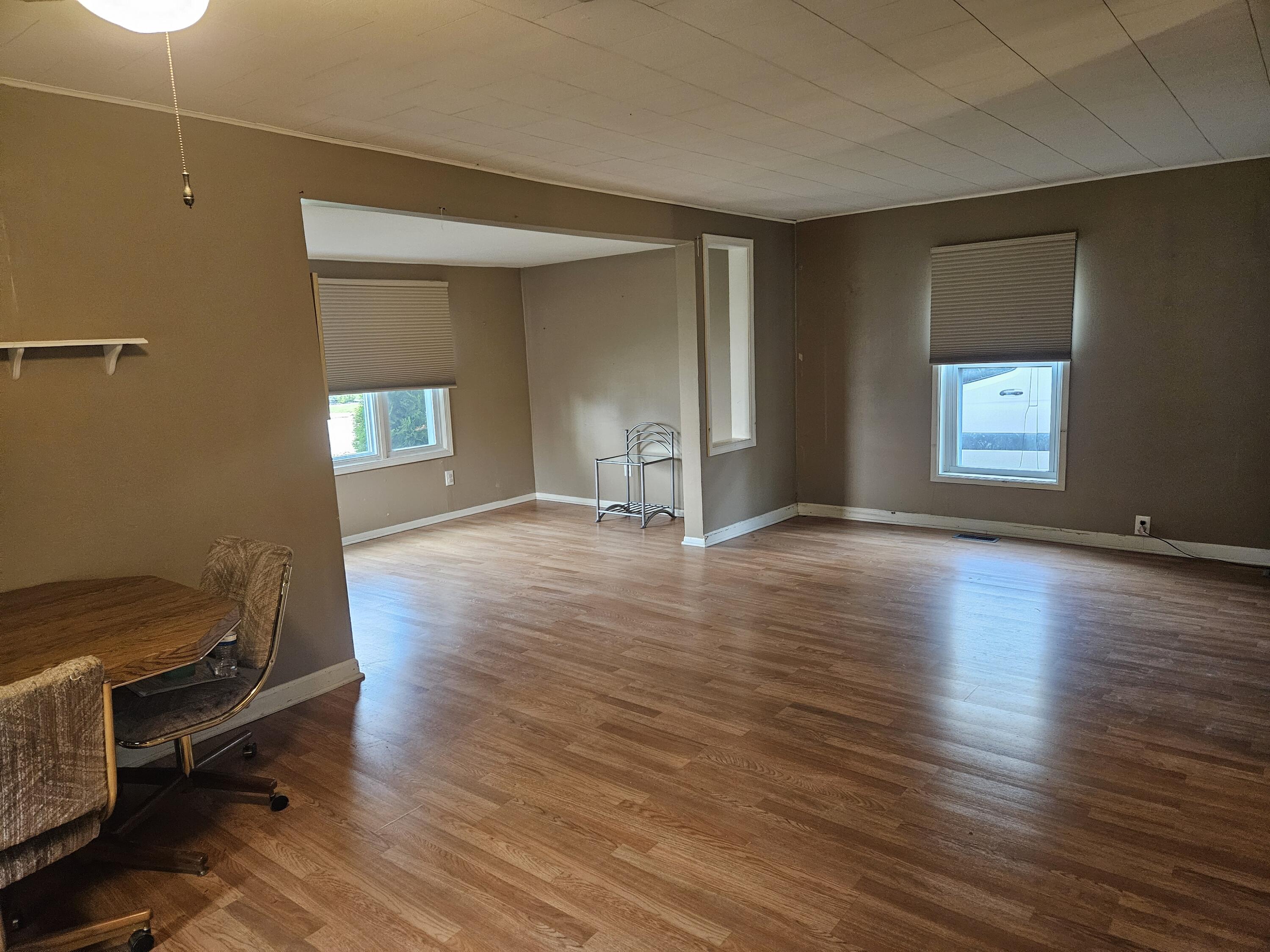130 E Sycamore Street Property Photo 4