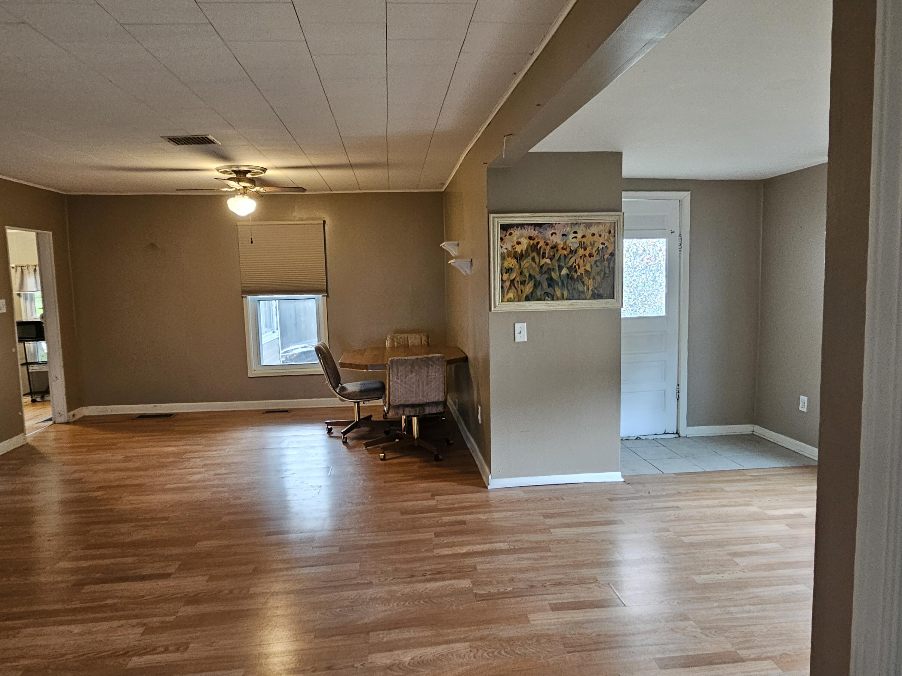 130 E Sycamore Street Property Photo 5