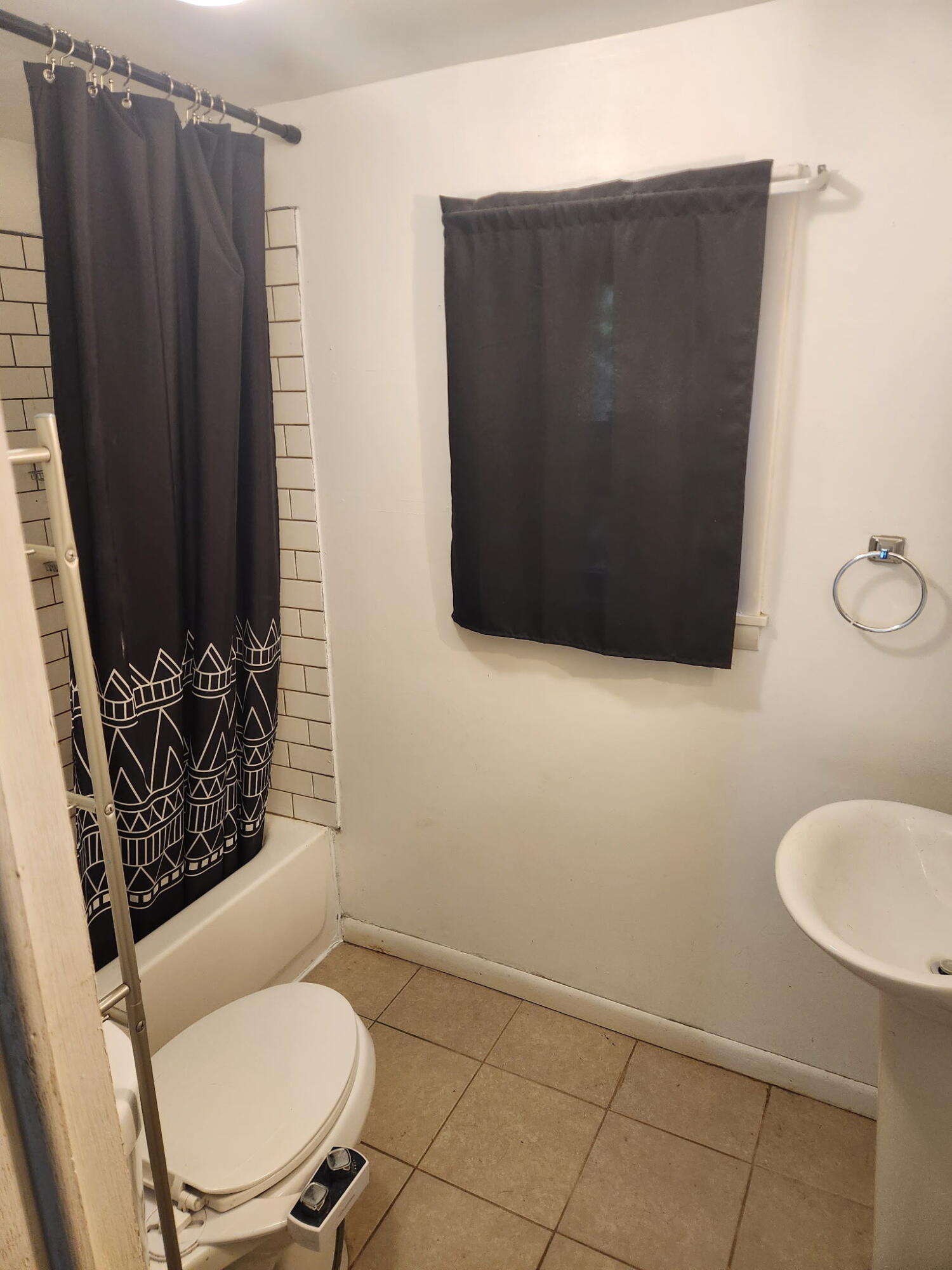 130 E Sycamore Street Property Photo 7