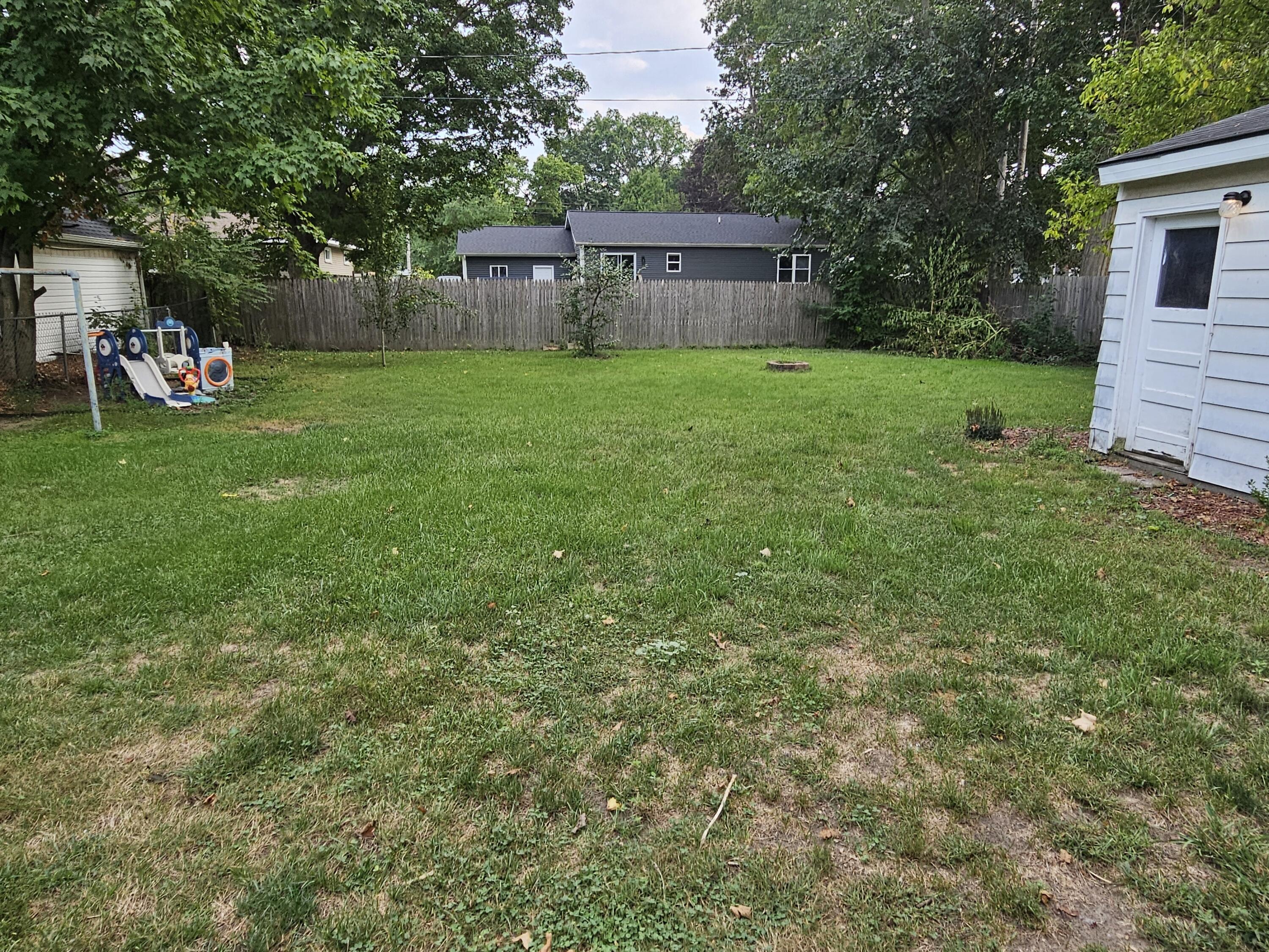 130 E Sycamore Street Property Photo 18