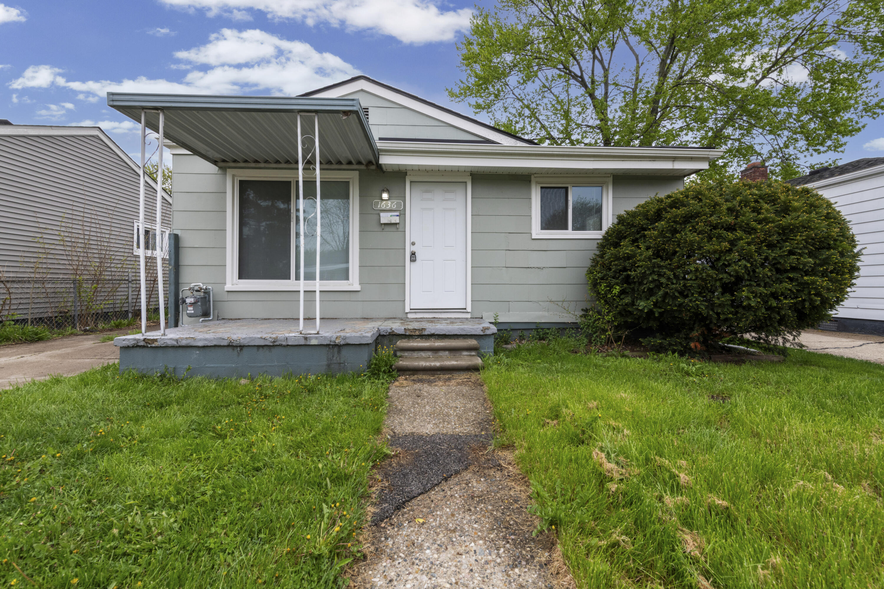 1636 E Pearl Avenue Property Photo 1