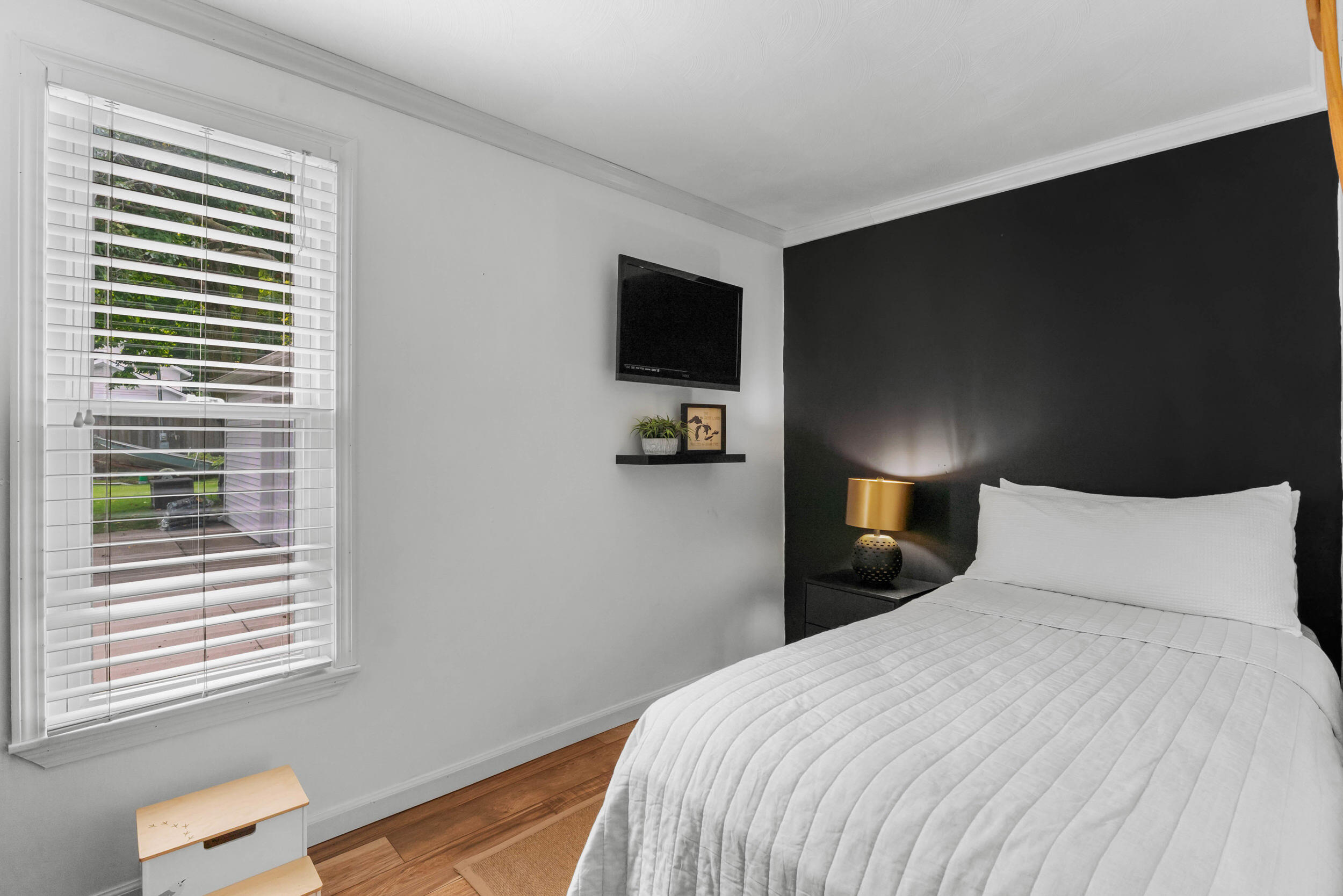 108 Boies Street Property Photo 32