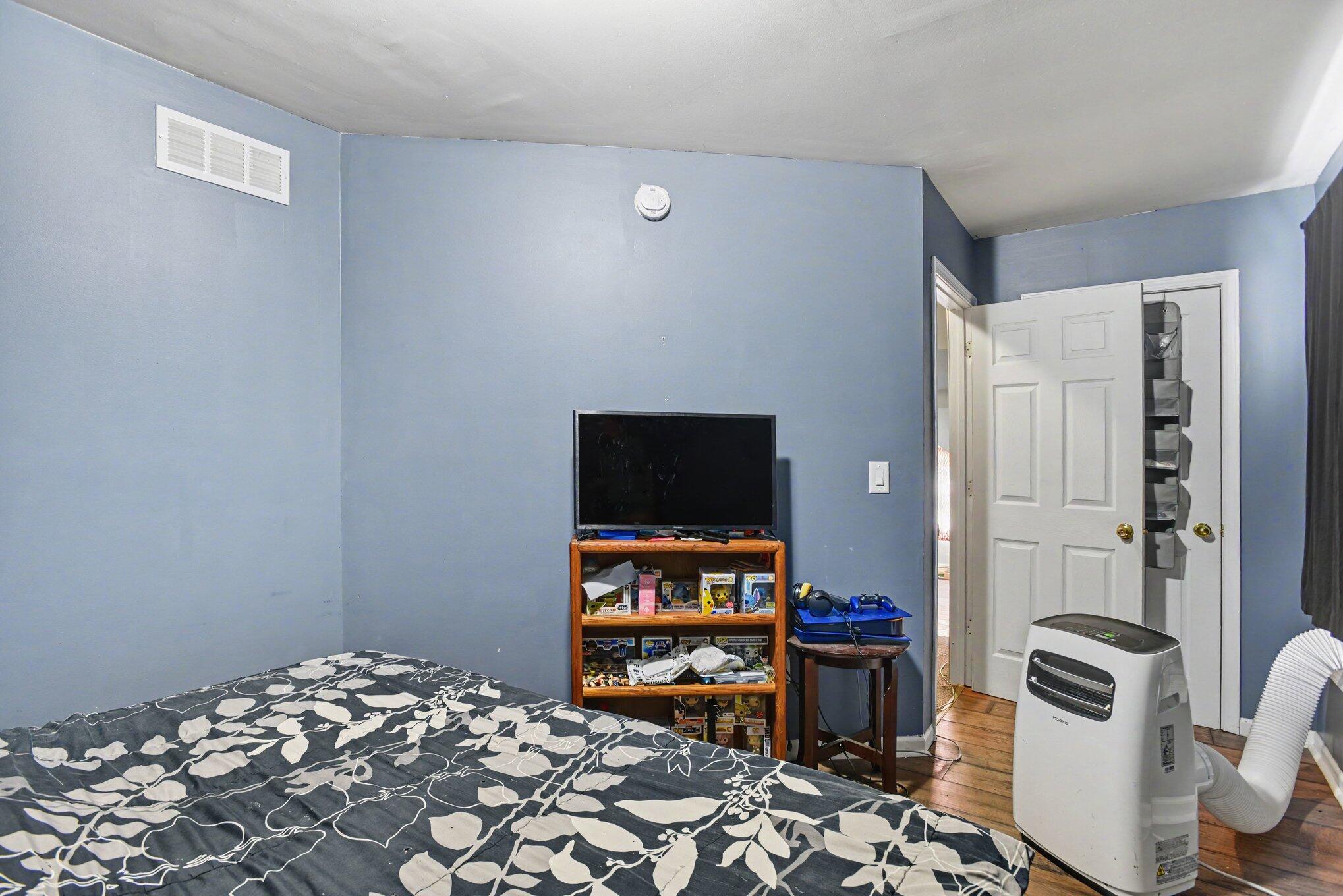 7043 Liggett Street Property Photo 4