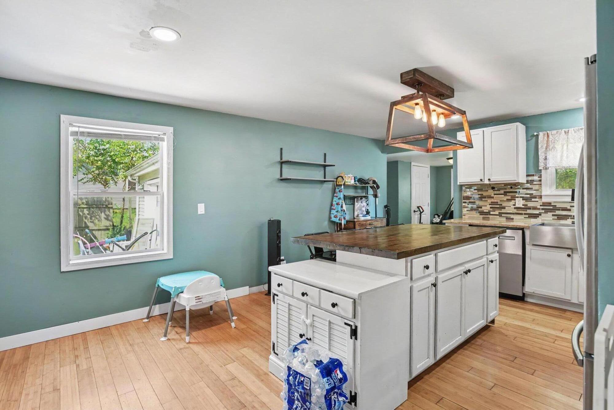 7043 Liggett Street Property Photo 7