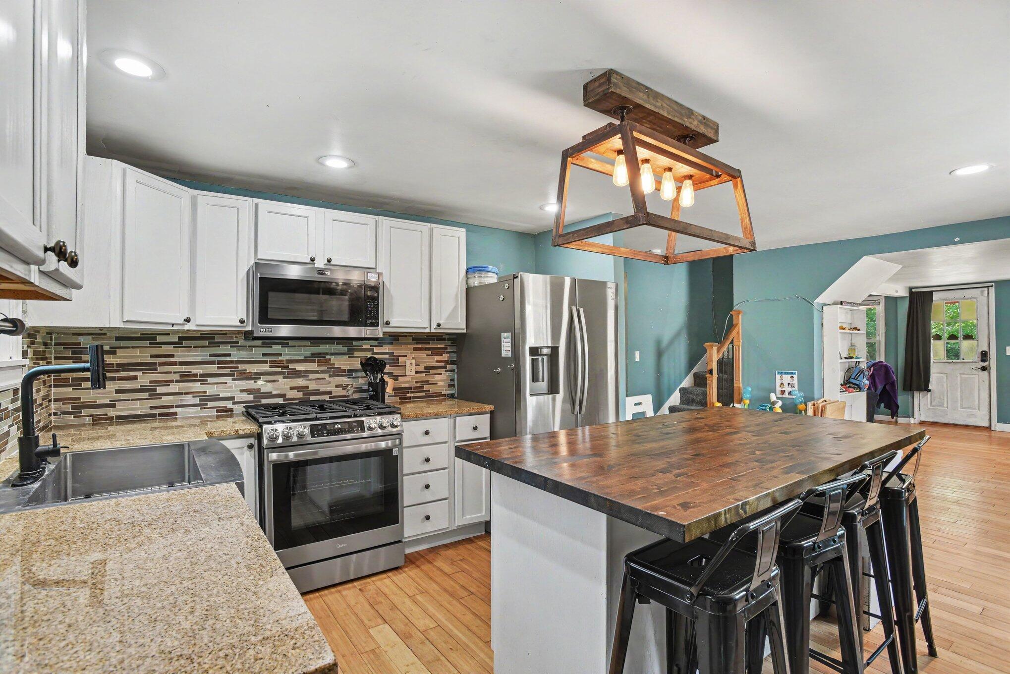 7043 Liggett Street Property Photo 9