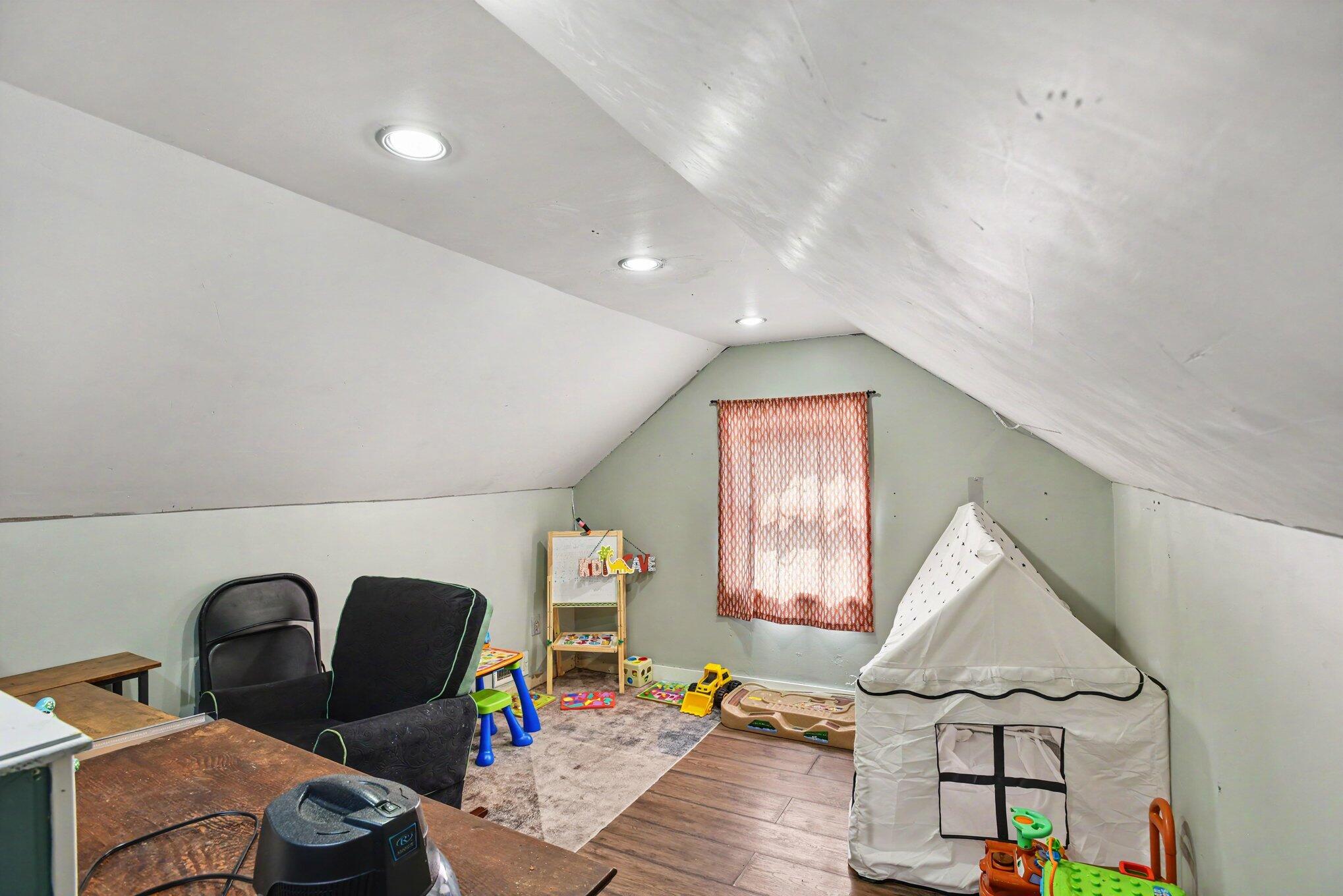 7043 Liggett Street Property Photo 15