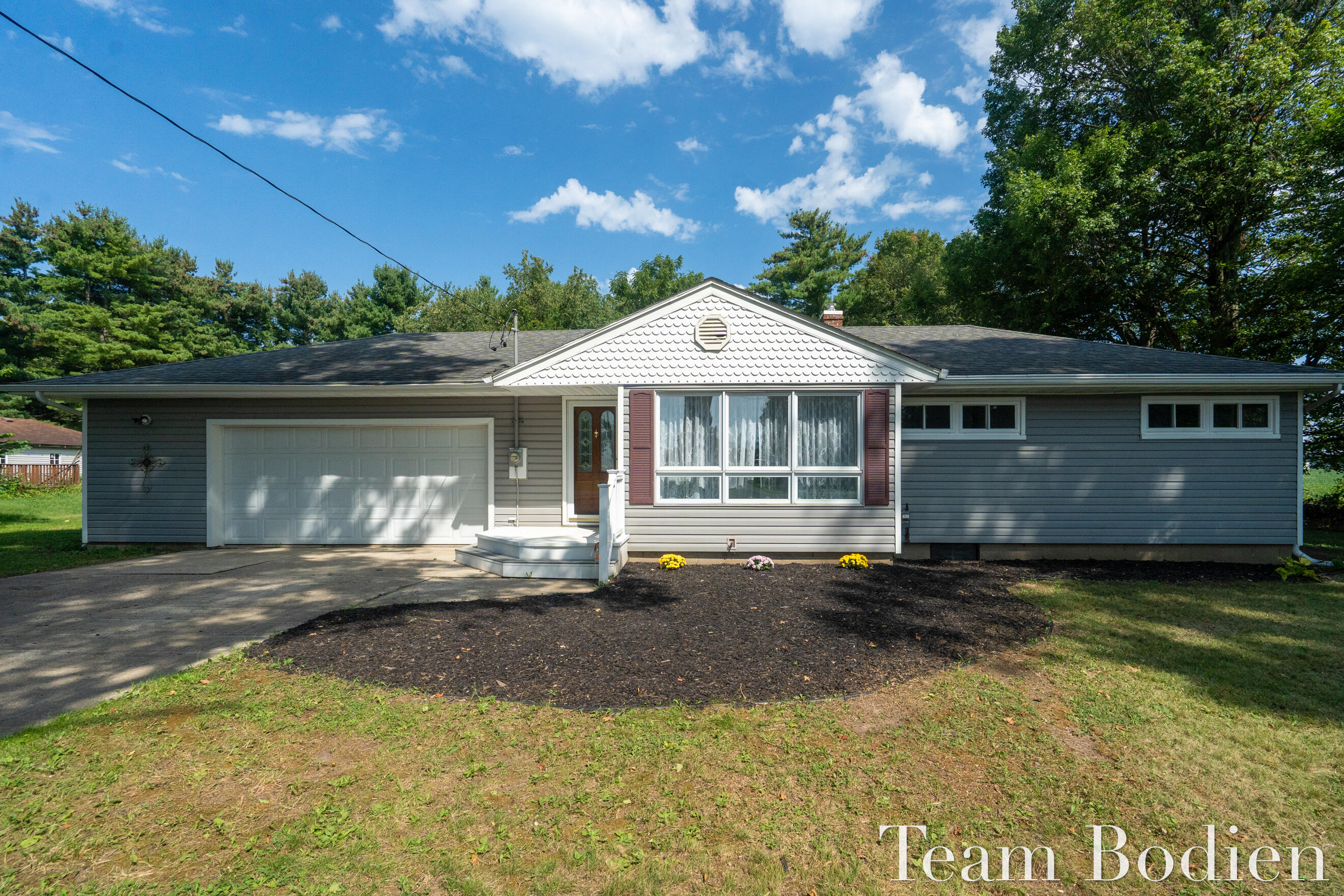 395 E Maple Street Property Photo 1