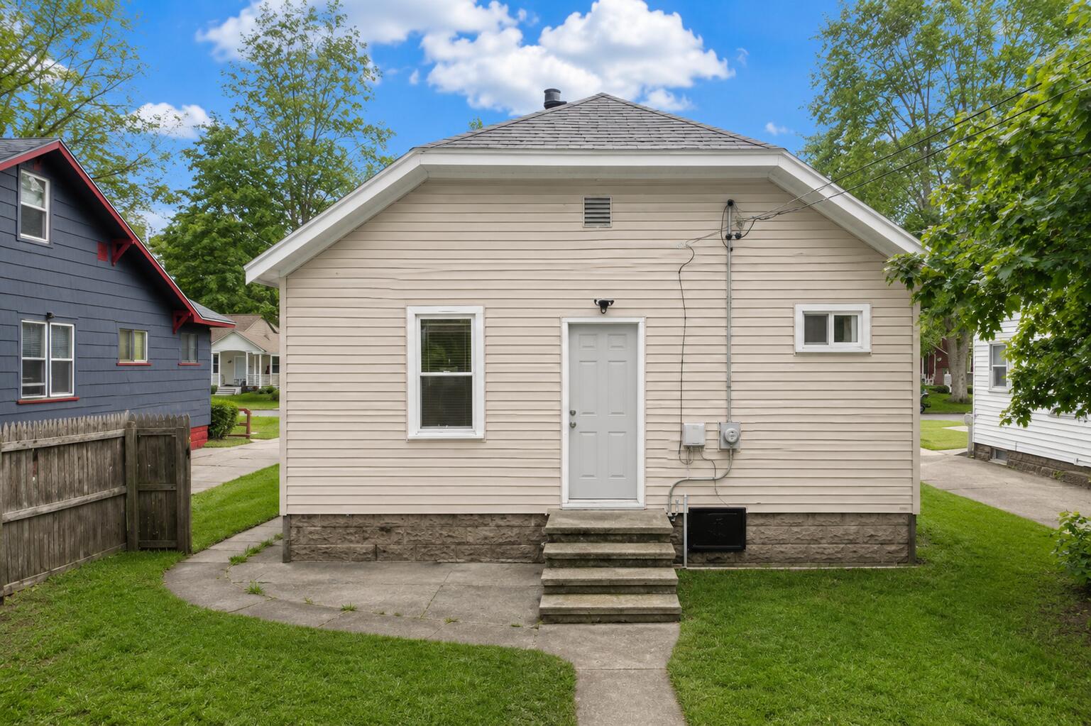 942 Ada Avenue Property Photo 3