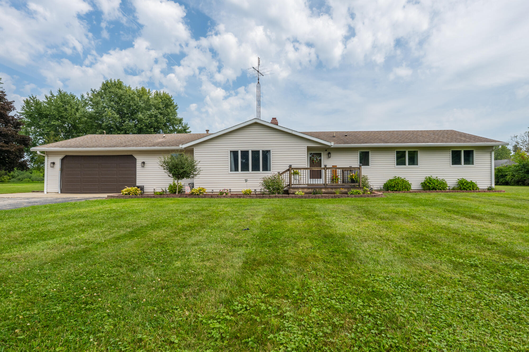 13639 S Three Oaks Road Property Photo 1