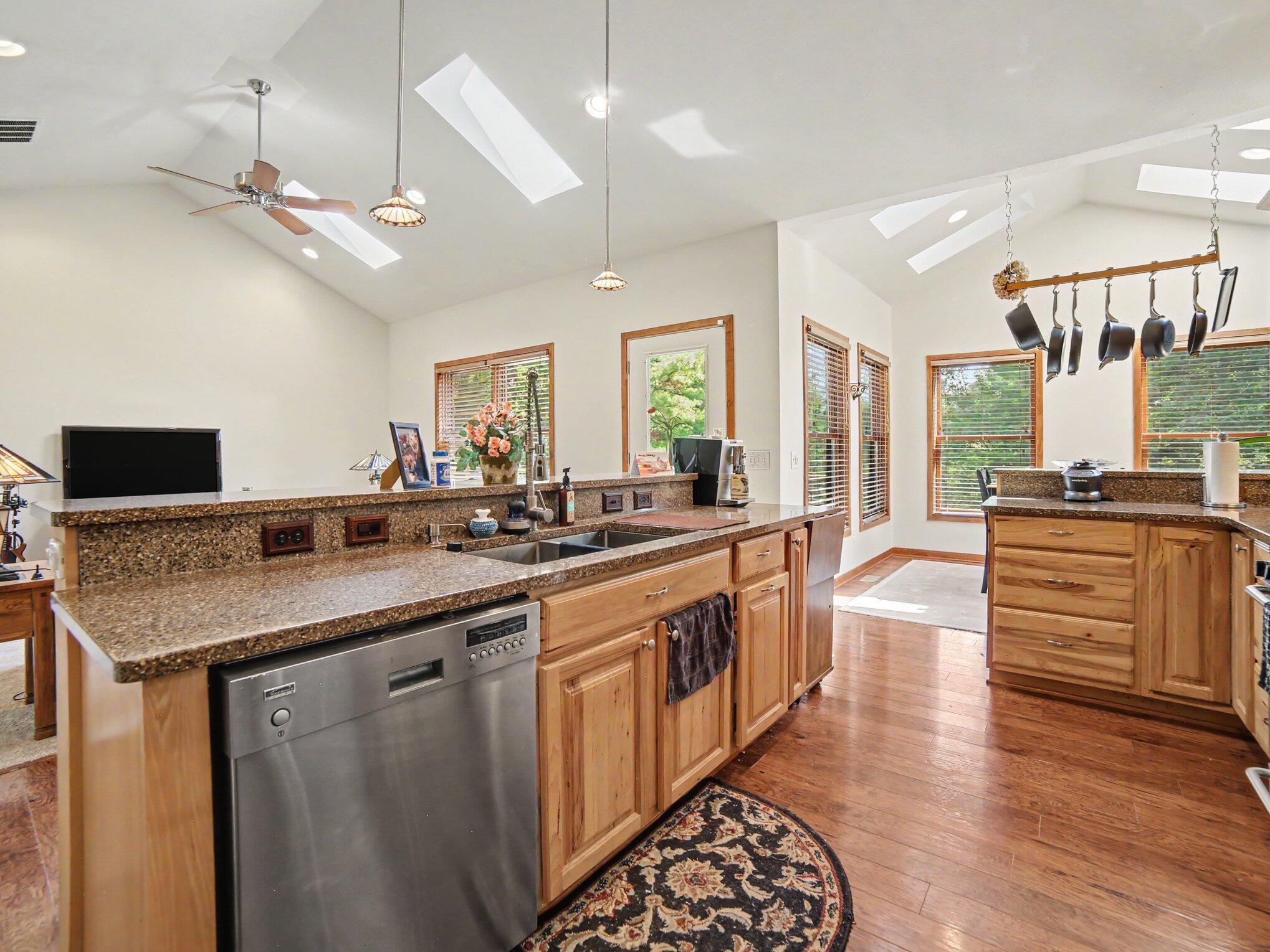 11404 Lorenson Road Property Photo 9