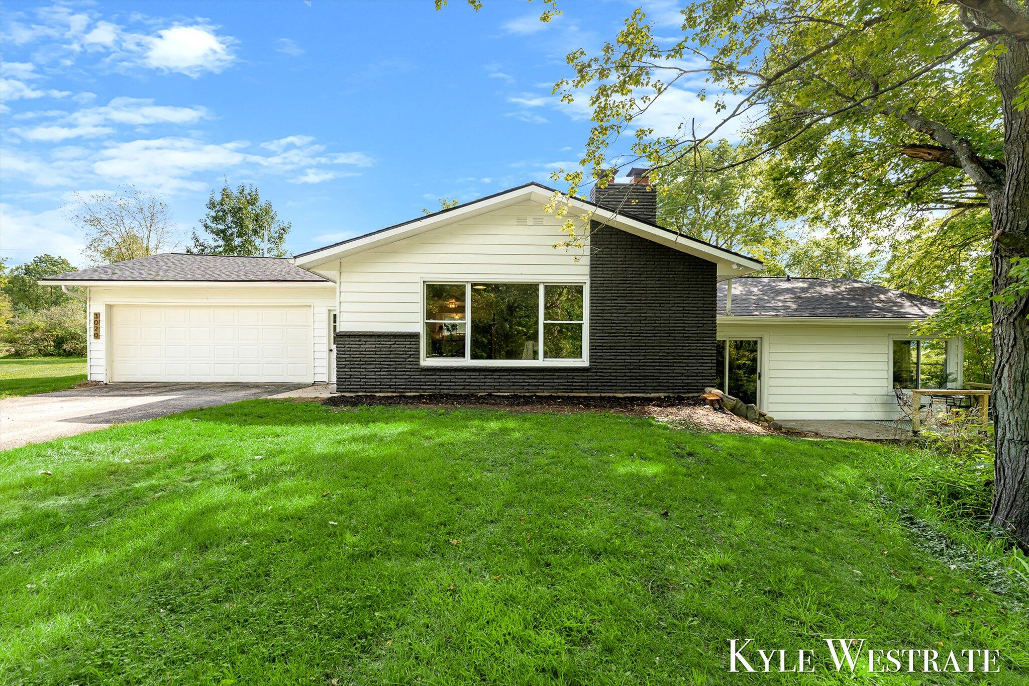 3020 E M 79 Highway Property Photo 1