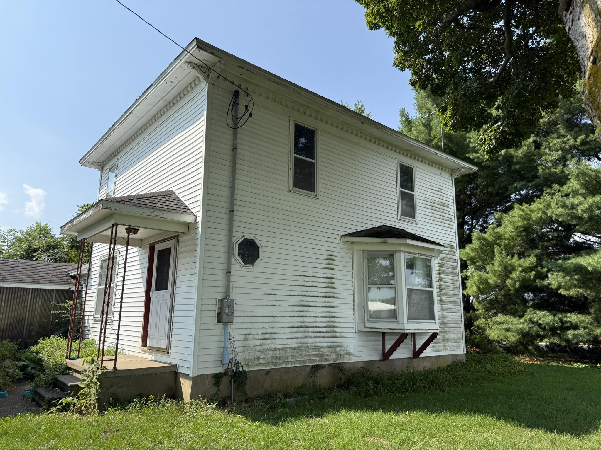 627 E Girard Road Property Photo 1