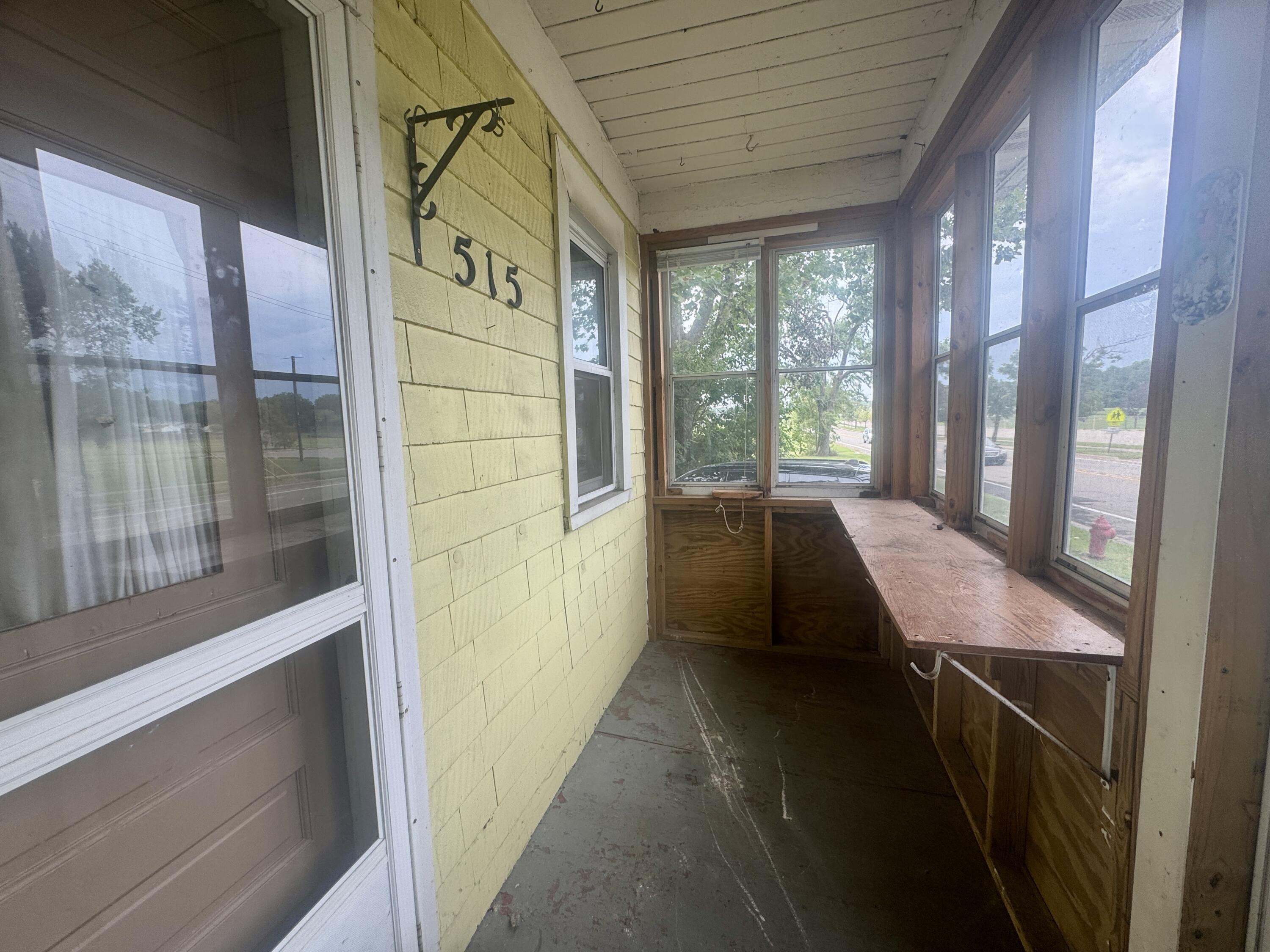 515 E North Street Property Photo 2