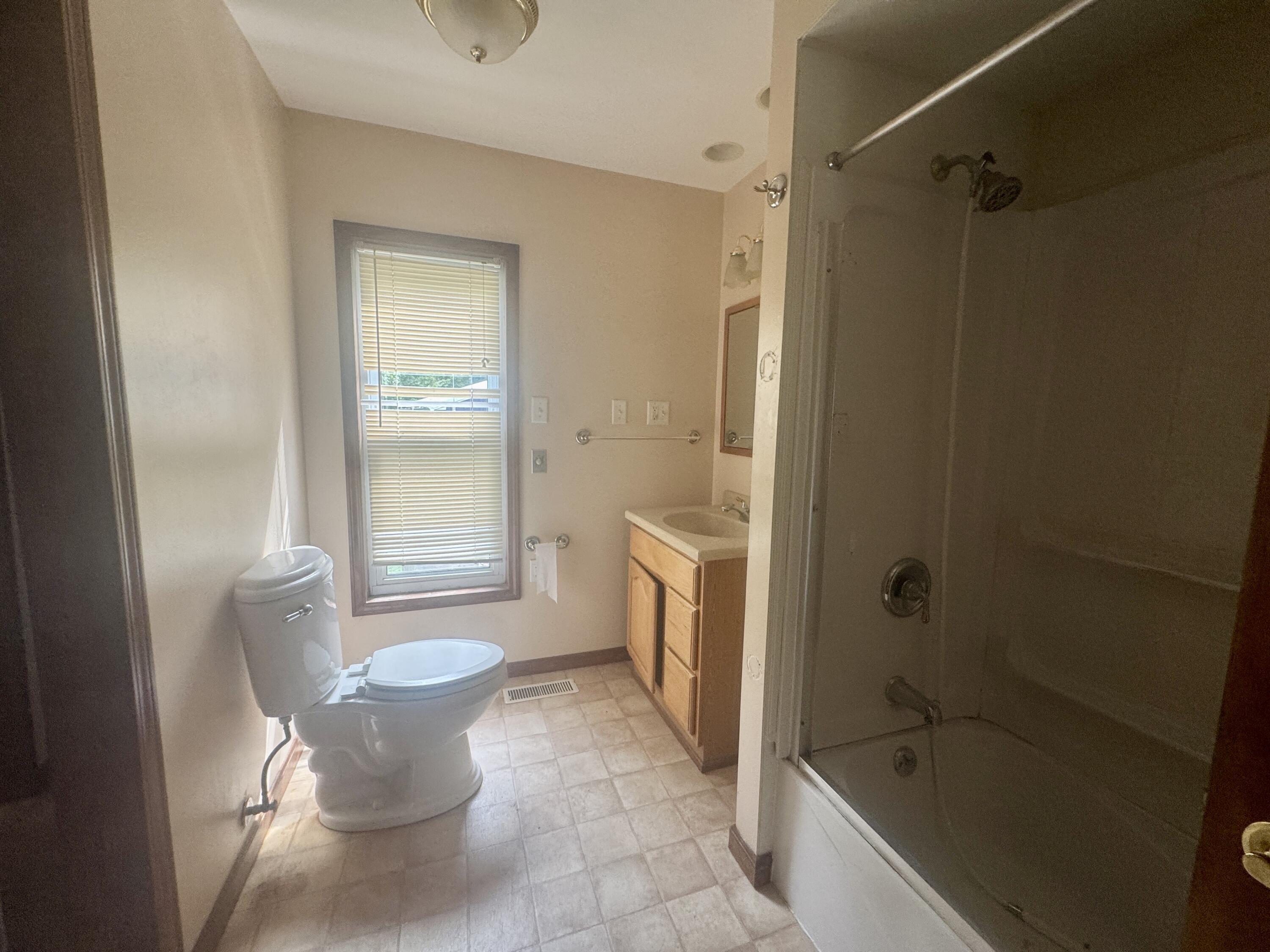 515 E North Street Property Photo 5