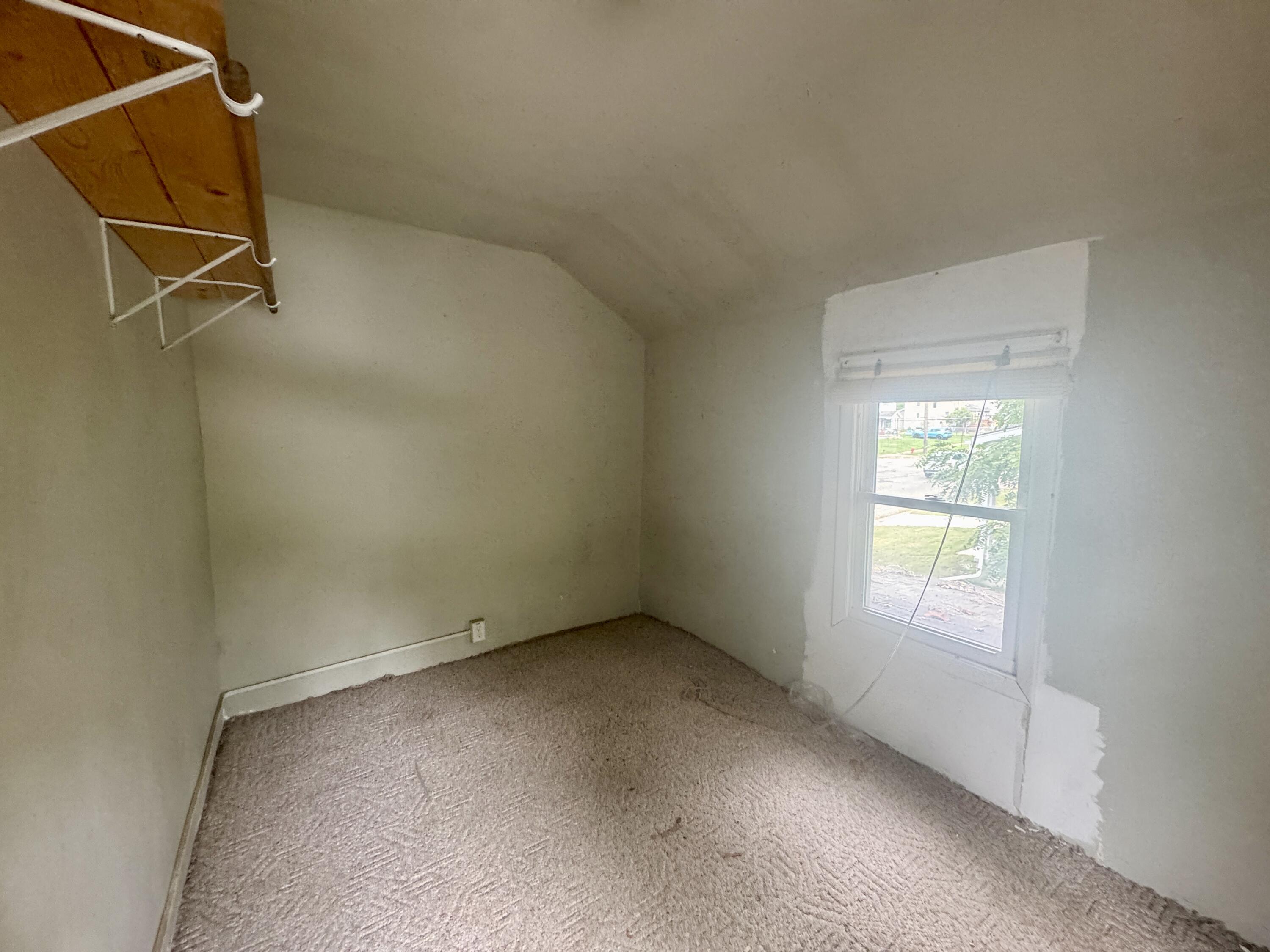 515 E North Street Property Photo 8